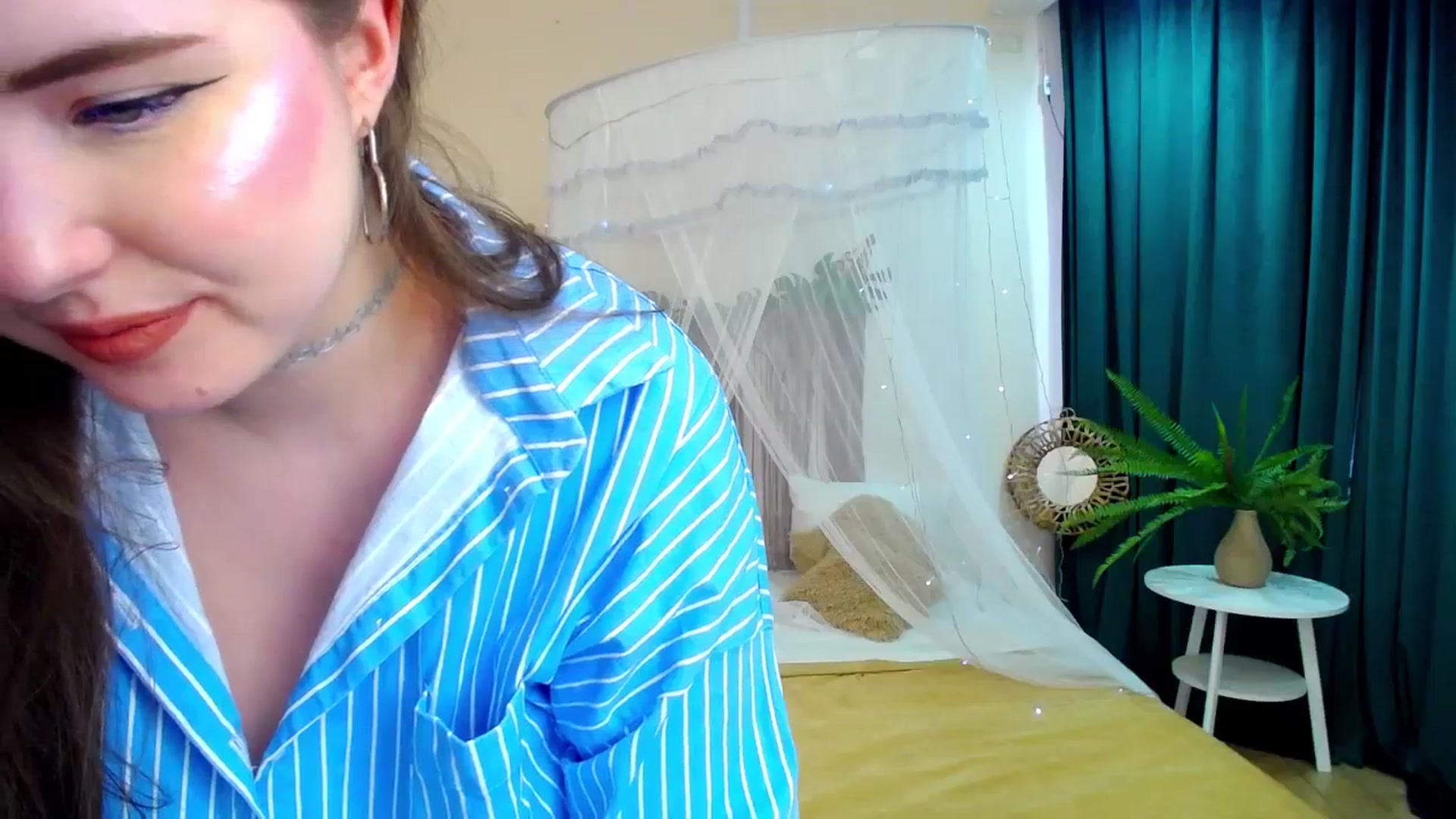 Gallery image thumbnail from AdmireMyEyes's myfreecams stream on, 04/24/2025, 07:47 image 16 of 20
