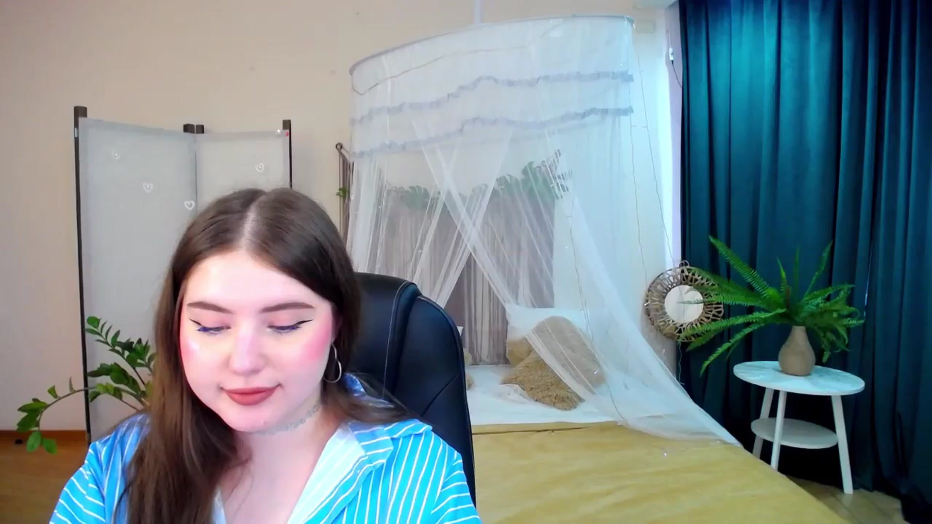 Gallery image thumbnail from AdmireMyEyes's myfreecams stream on, 04/24/2025, 07:47 image 20 of 20
