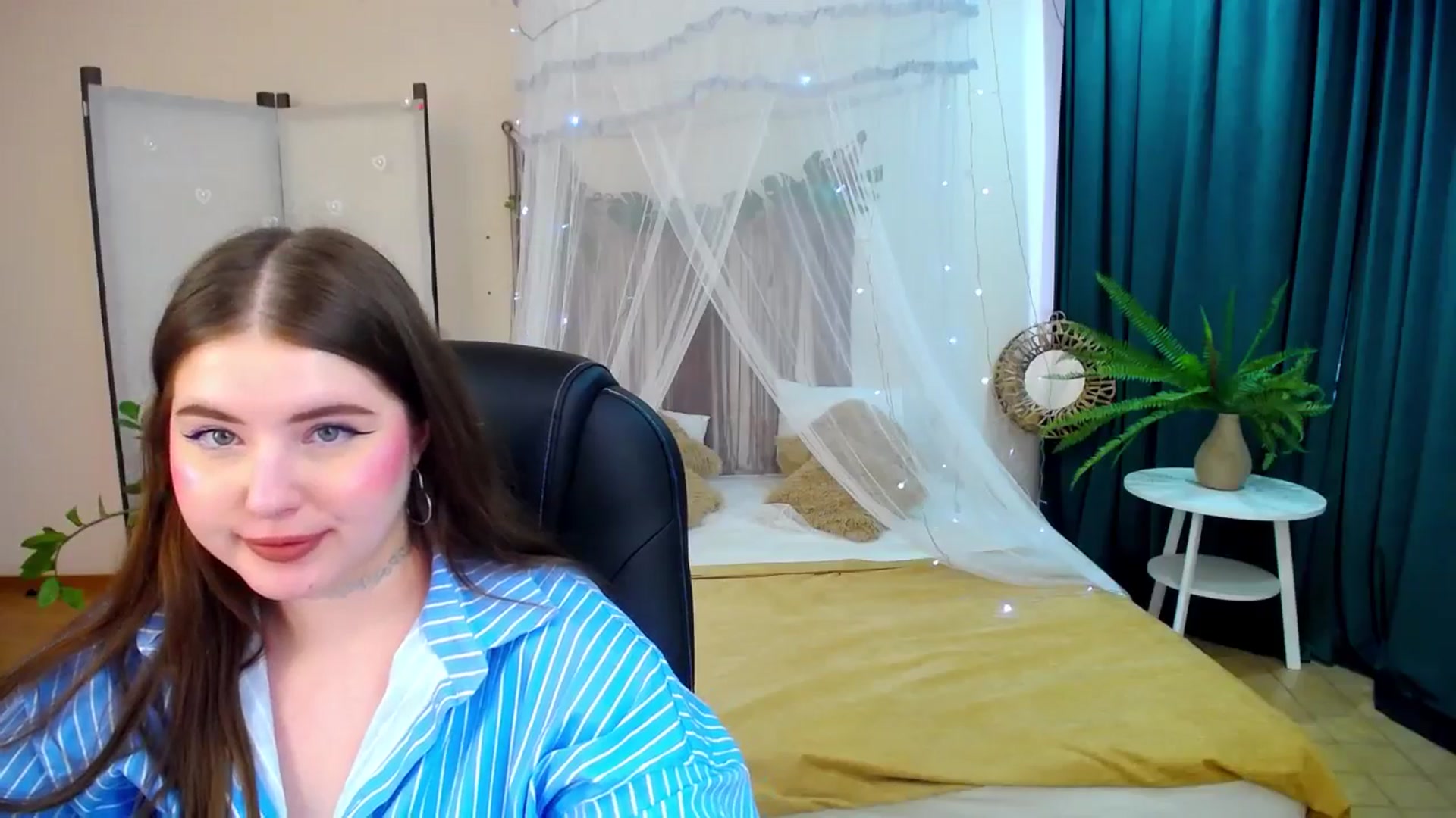 Gallery image thumbnail from AdmireMyEyes's myfreecams stream on, 04/24/2025, 08:41 image 11 of 20