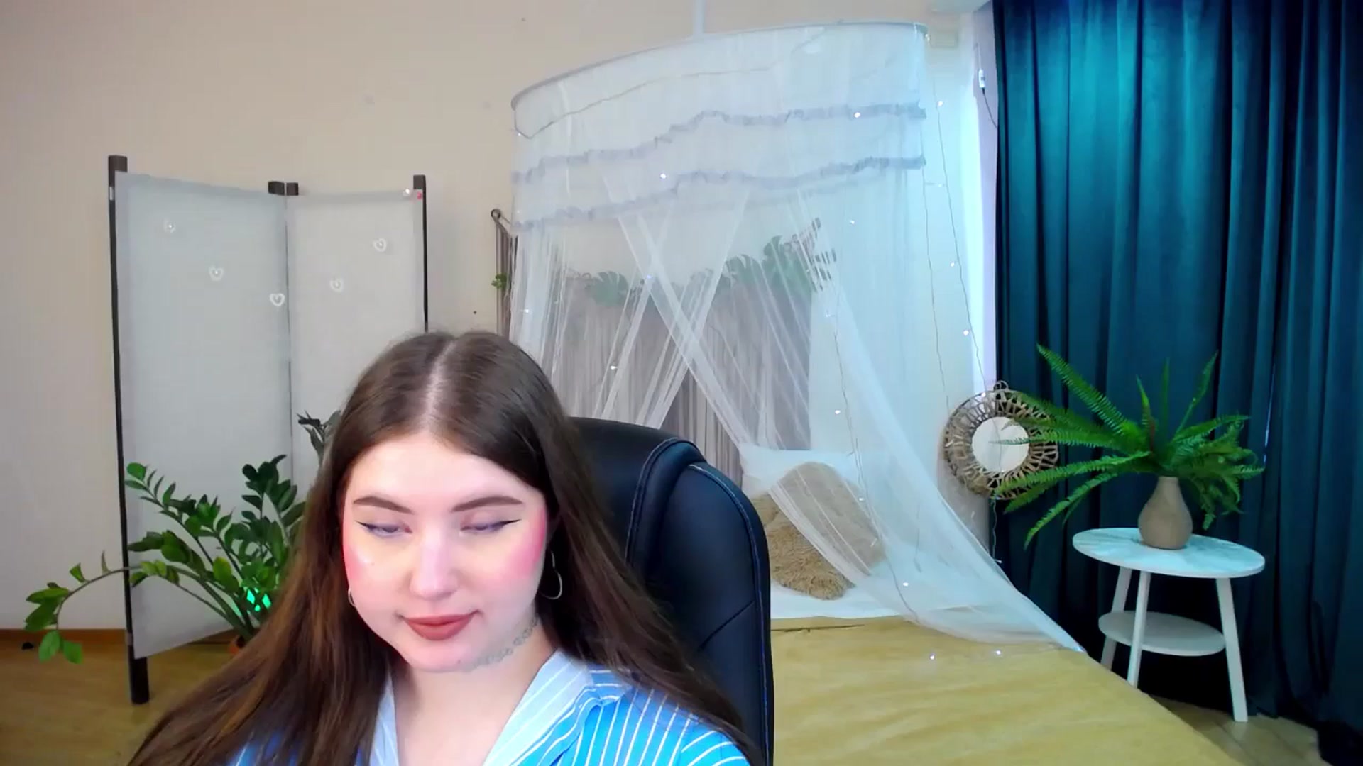 Gallery image thumbnail from AdmireMyEyes's myfreecams stream on, 04/24/2025, 08:41 image 1 of 20