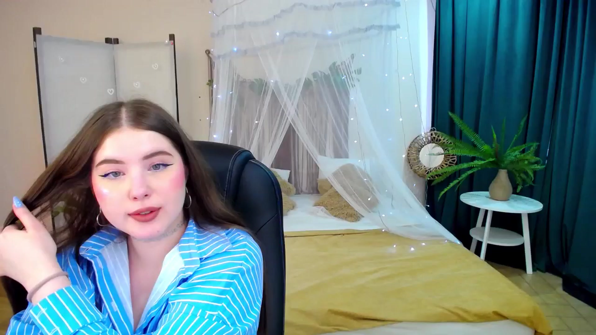 Gallery image thumbnail from AdmireMyEyes's myfreecams stream on, 04/24/2025, 08:41 image 10 of 20