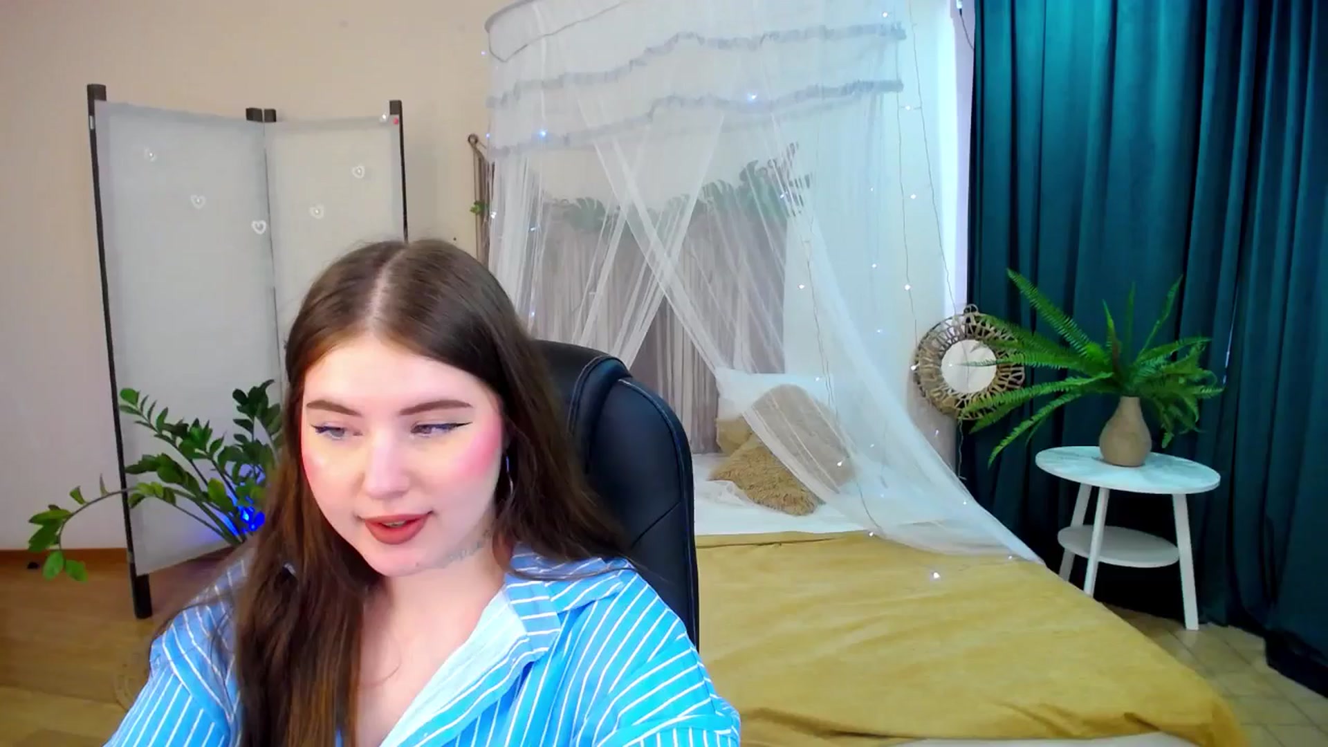 Gallery image thumbnail from AdmireMyEyes's myfreecams stream on, 04/24/2025, 08:41 image 20 of 20