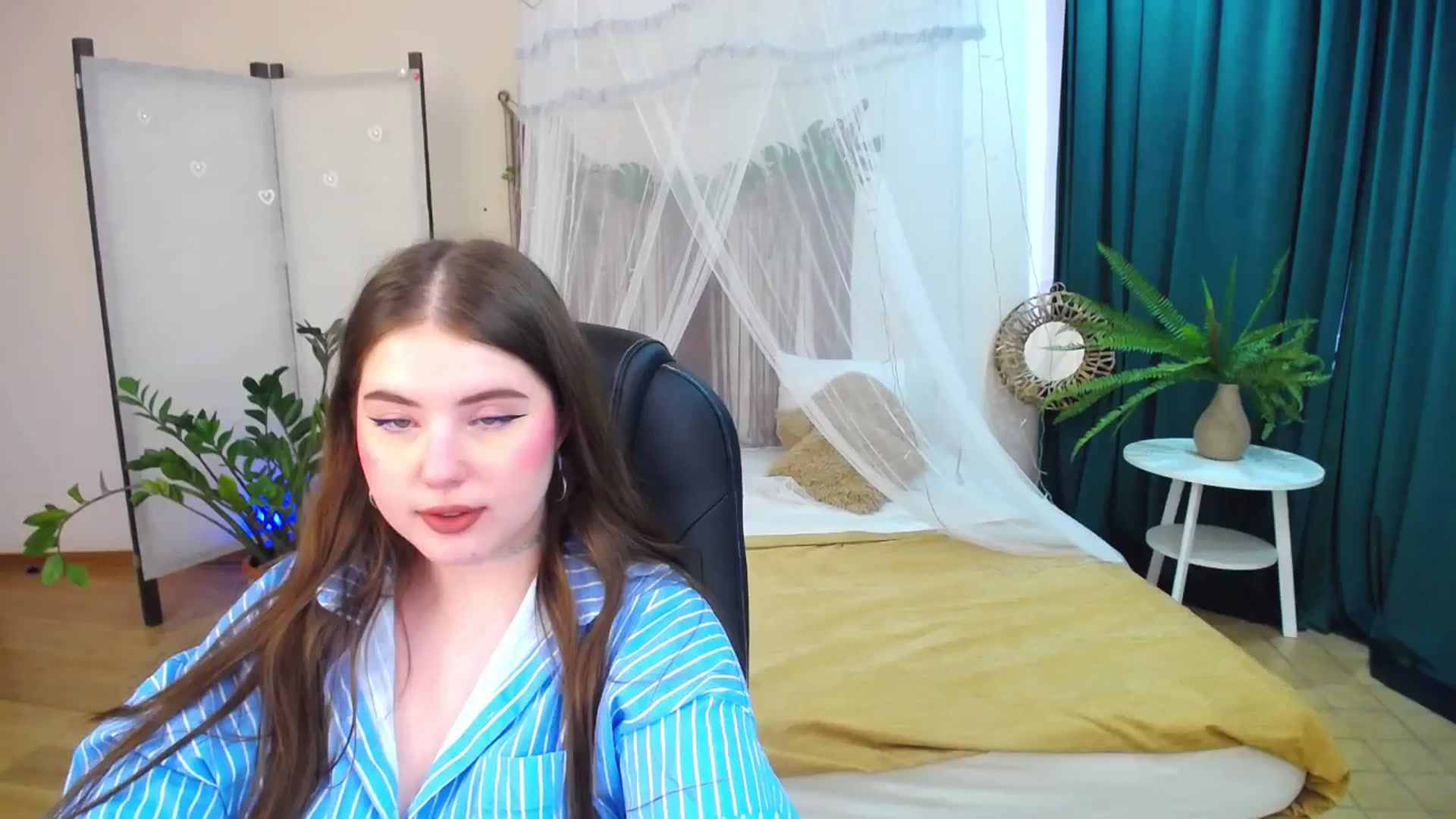 Gallery image thumbnail from AdmireMyEyes's myfreecams stream on, 04/24/2025, 09:46 image 1 of 20