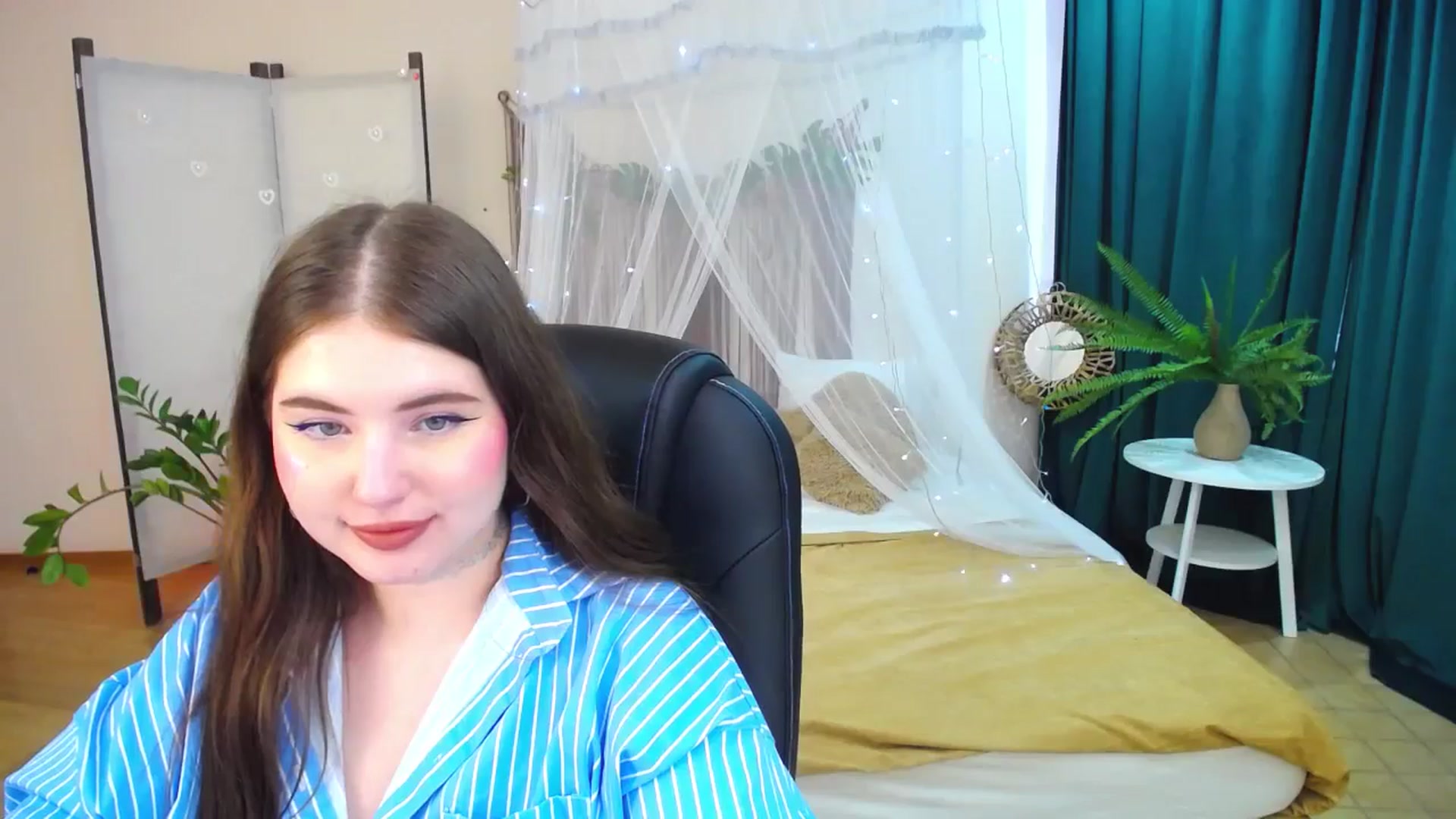 Gallery image thumbnail from AdmireMyEyes's myfreecams stream on, 04/24/2025, 09:46 image 3 of 20