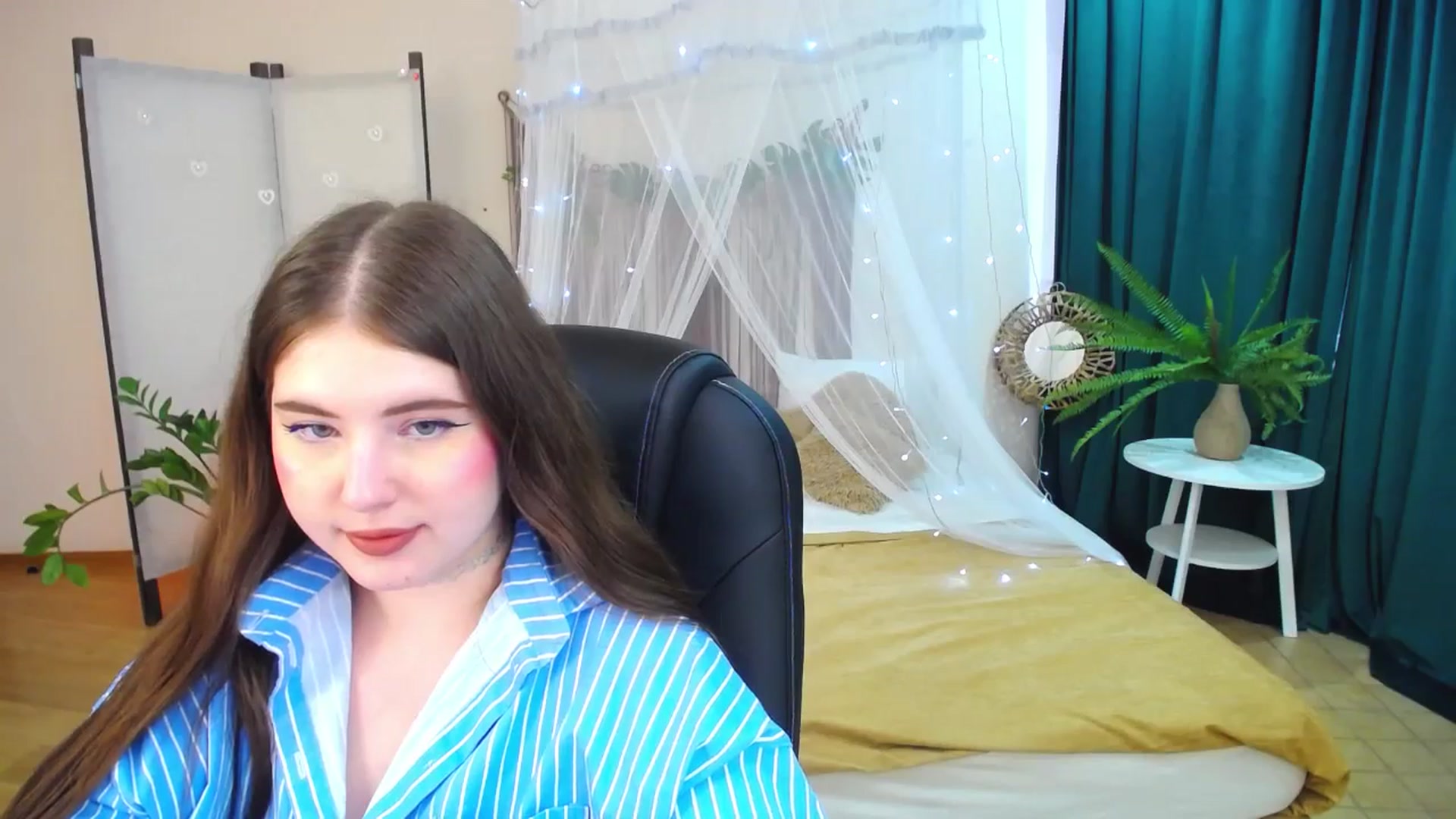 Gallery image thumbnail from AdmireMyEyes's myfreecams stream on, 04/24/2025, 09:46 image 10 of 20
