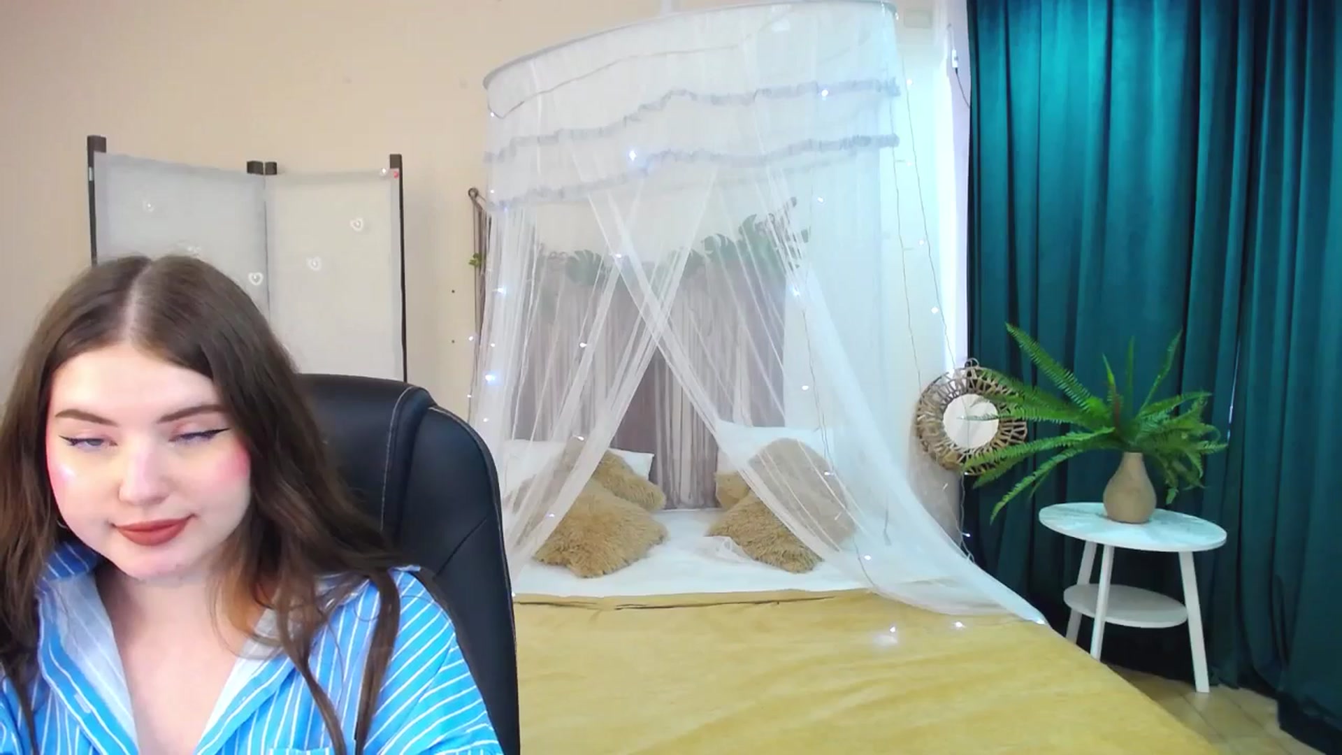 Gallery image thumbnail from AdmireMyEyes's myfreecams stream on, 04/24/2025, 09:46 image 16 of 20