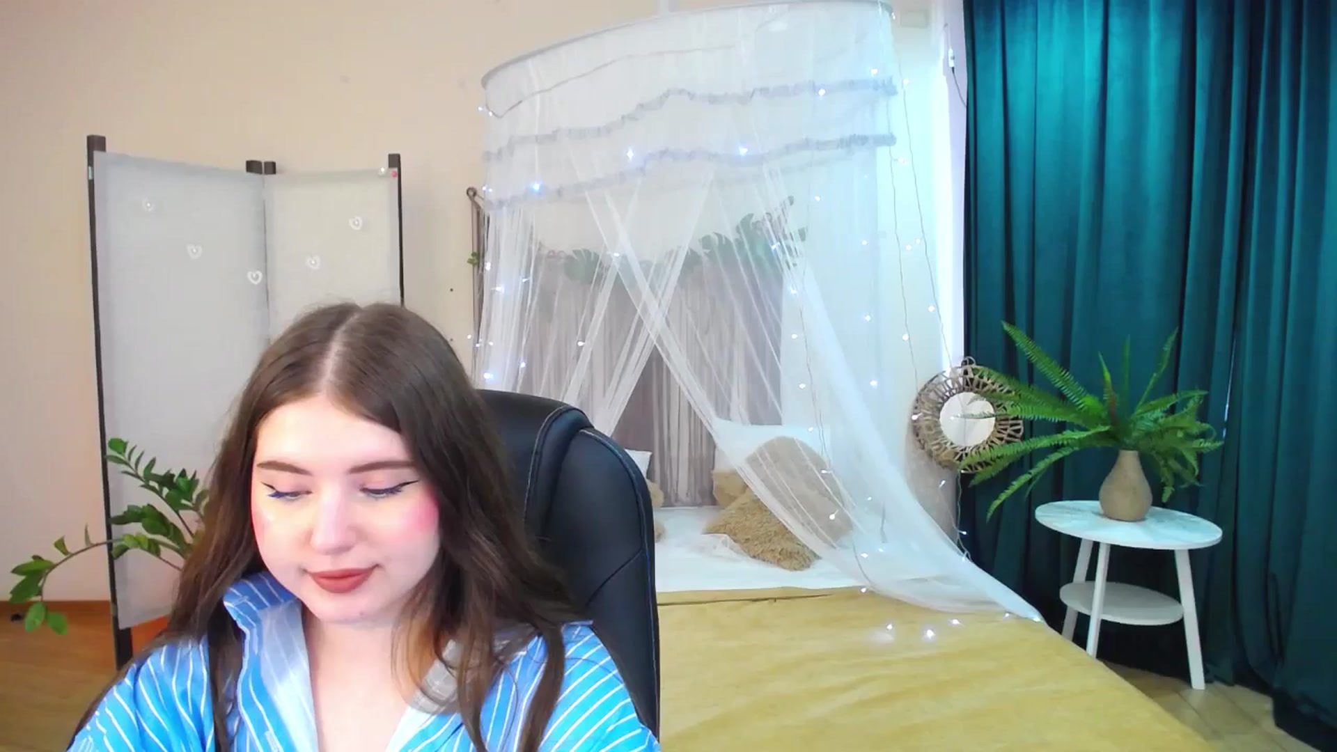 Gallery image thumbnail from AdmireMyEyes's myfreecams stream on, 04/24/2025, 09:46 image 19 of 20