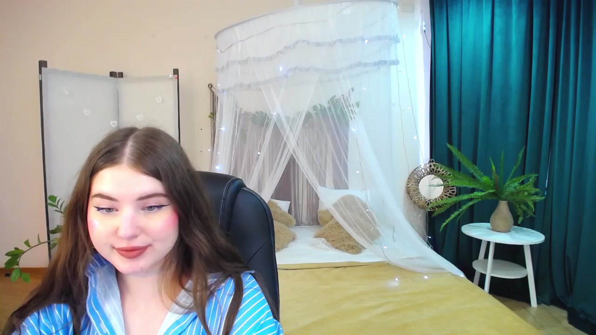 Gallery image thumbnail from AdmireMyEyes's myfreecams stream on, 04/24/2025, 09:46 image 17 of 20