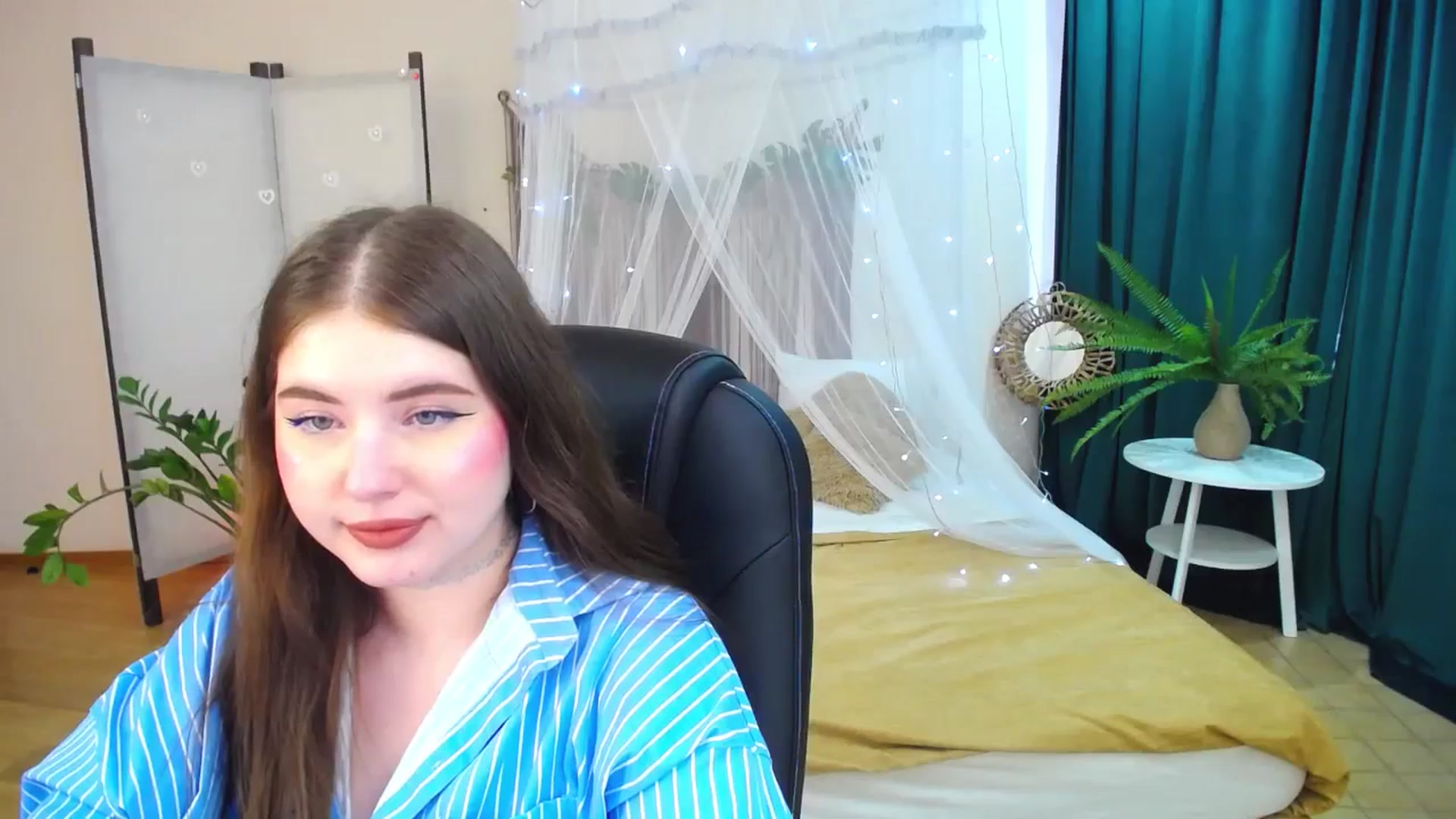 Gallery image thumbnail from AdmireMyEyes's myfreecams stream on, 04/24/2025, 09:46 image 5 of 20