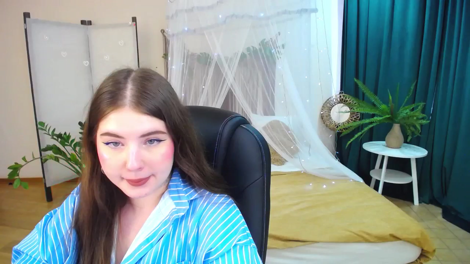 Gallery image thumbnail from AdmireMyEyes's myfreecams stream on, 04/24/2025, 09:46 image 6 of 20