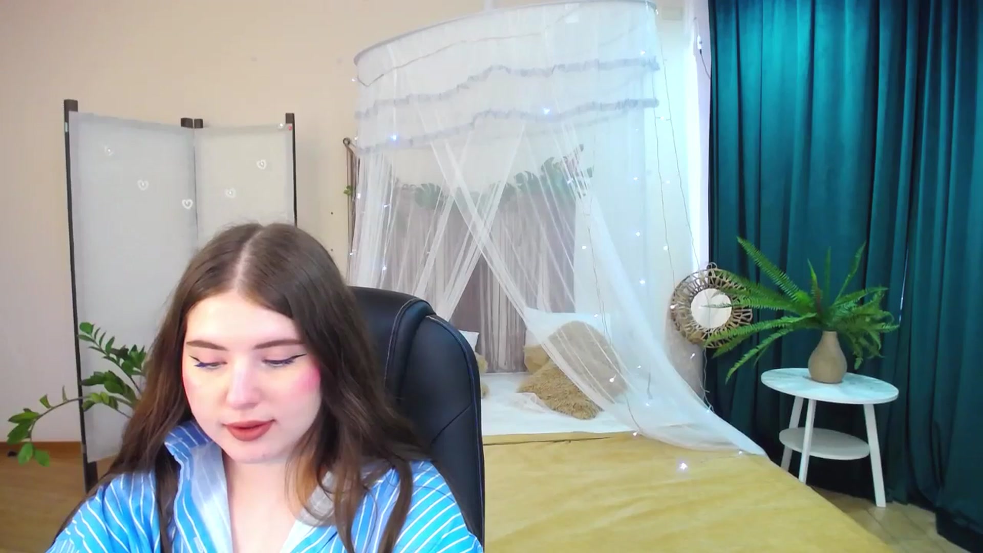 Gallery image thumbnail from AdmireMyEyes's myfreecams stream on, 04/24/2025, 09:46 image 20 of 20