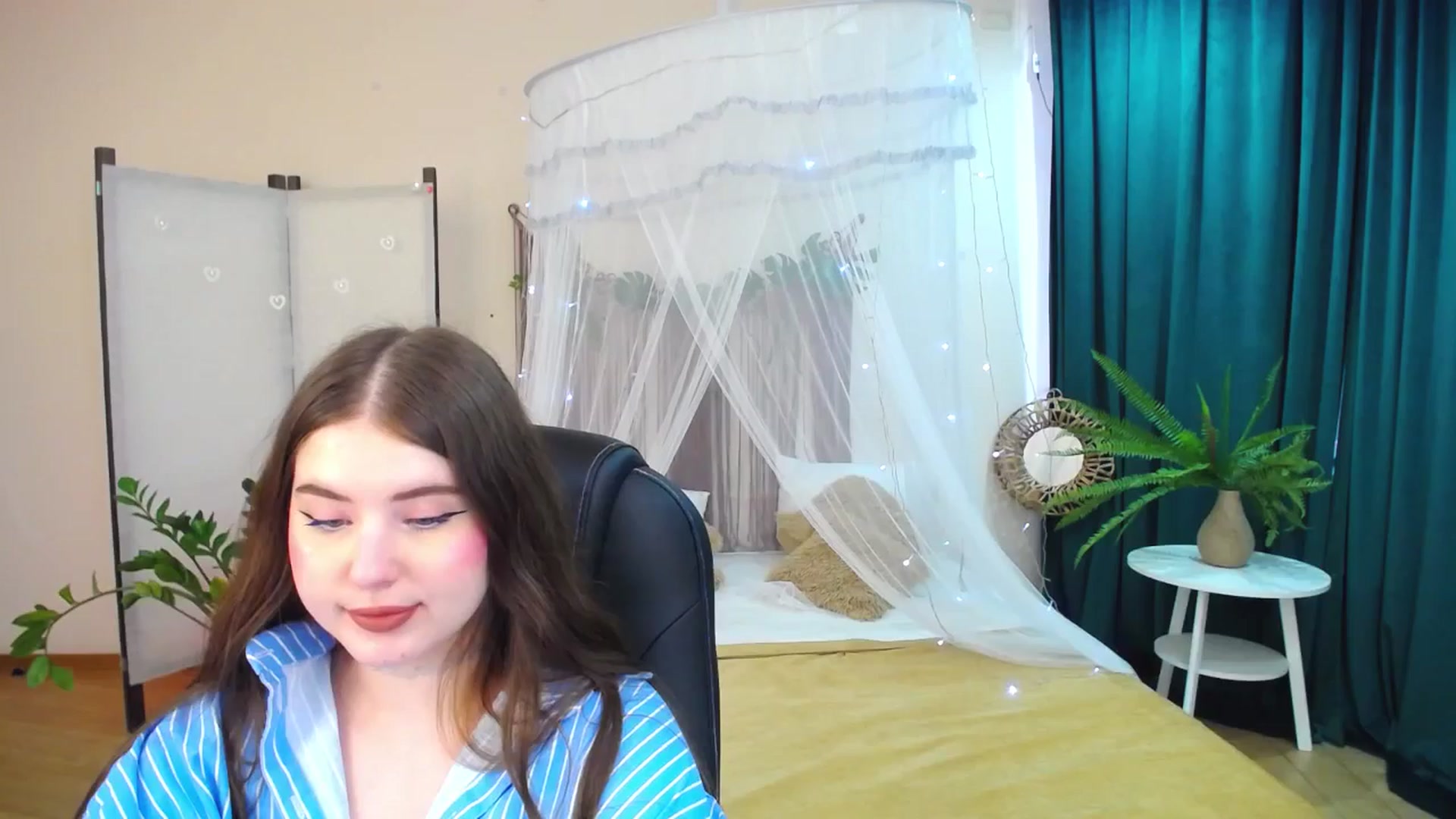 Gallery image thumbnail from AdmireMyEyes's myfreecams stream on, 04/24/2025, 09:46 image 18 of 20