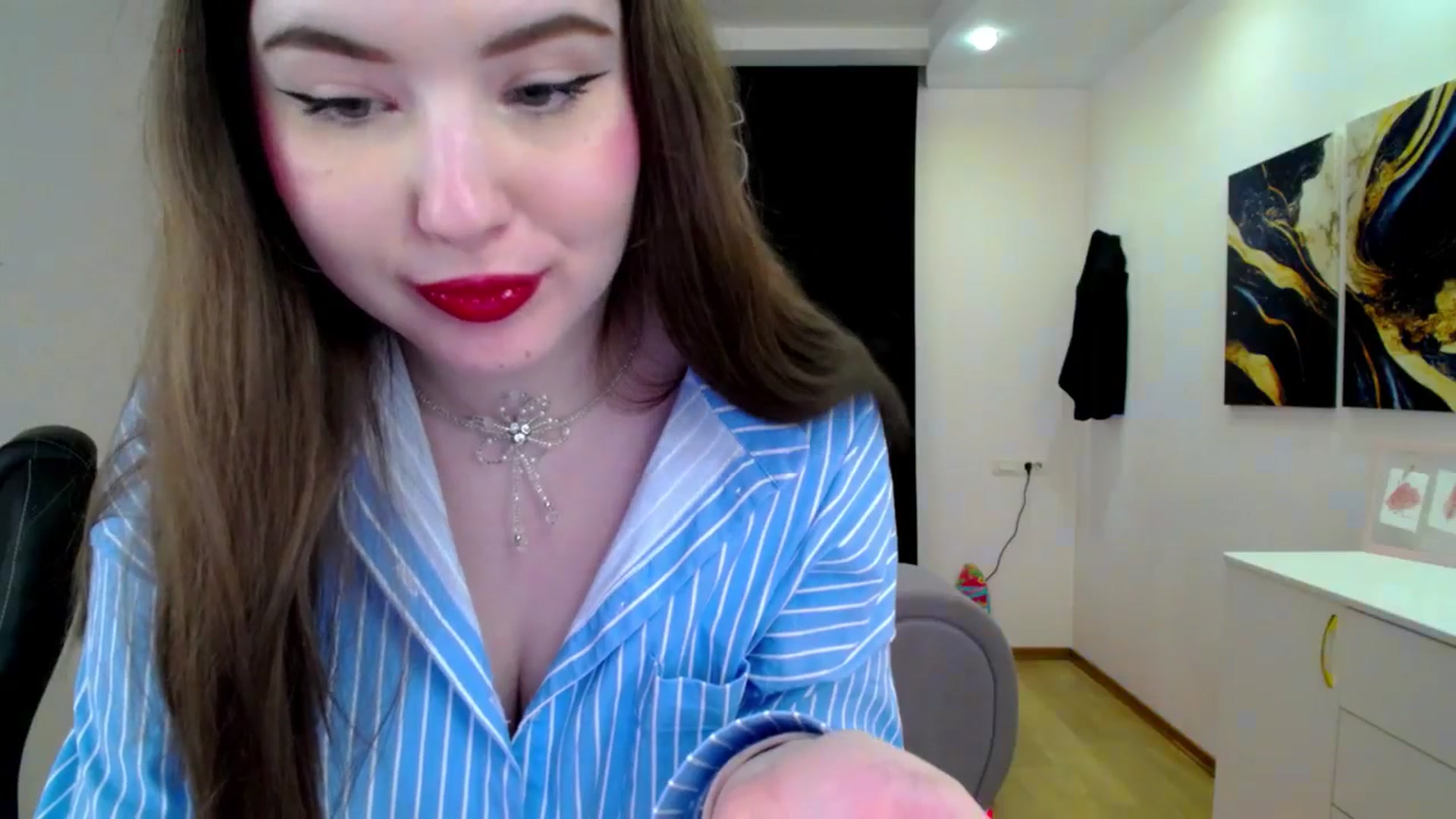 Gallery image thumbnail from AdmireMyEyes's myfreecams stream on, 04/25/2025, 09:50 image 19 of 20