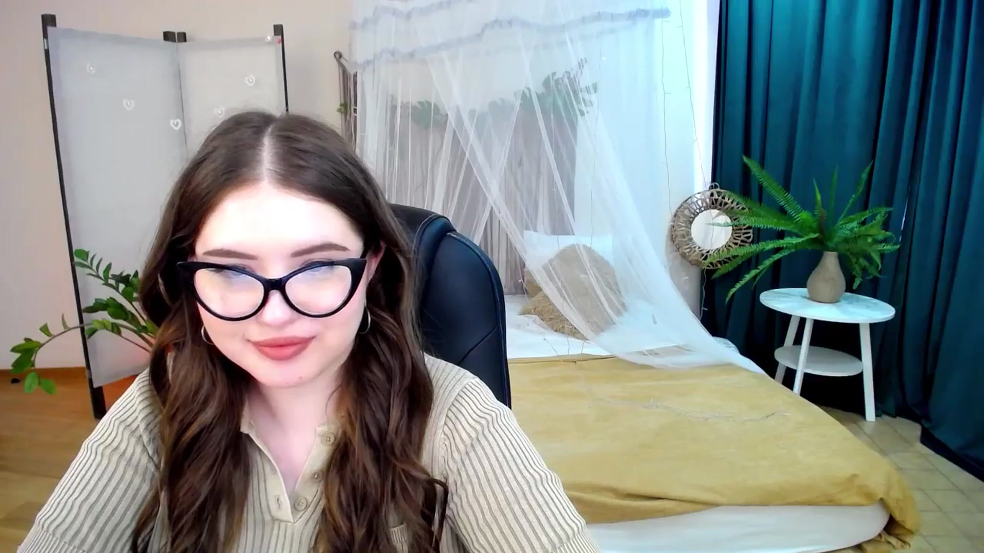 Gallery image thumbnail from AdmireMyEyes's myfreecams stream on, 04/26/2025, 09:17 image 8 of 20