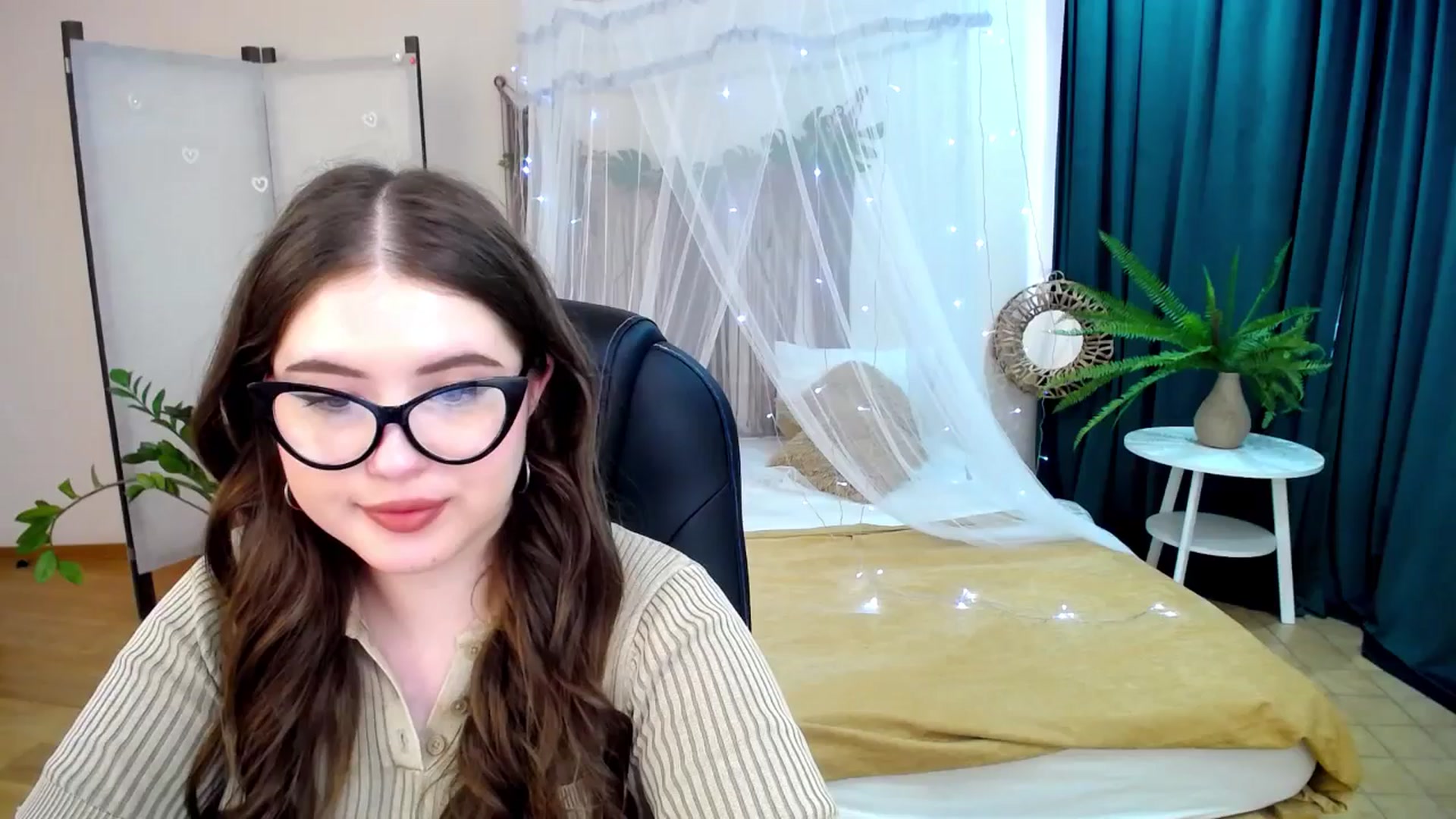 Gallery image thumbnail from AdmireMyEyes's myfreecams stream on, 04/26/2025, 09:17 image 7 of 20
