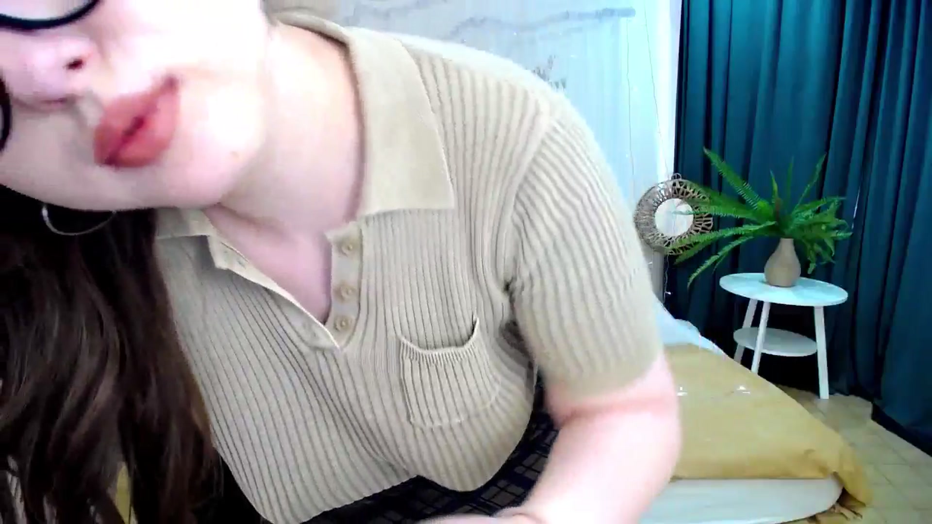 Gallery image thumbnail from AdmireMyEyes's myfreecams stream on, 04/26/2025, 09:17 image 10 of 20