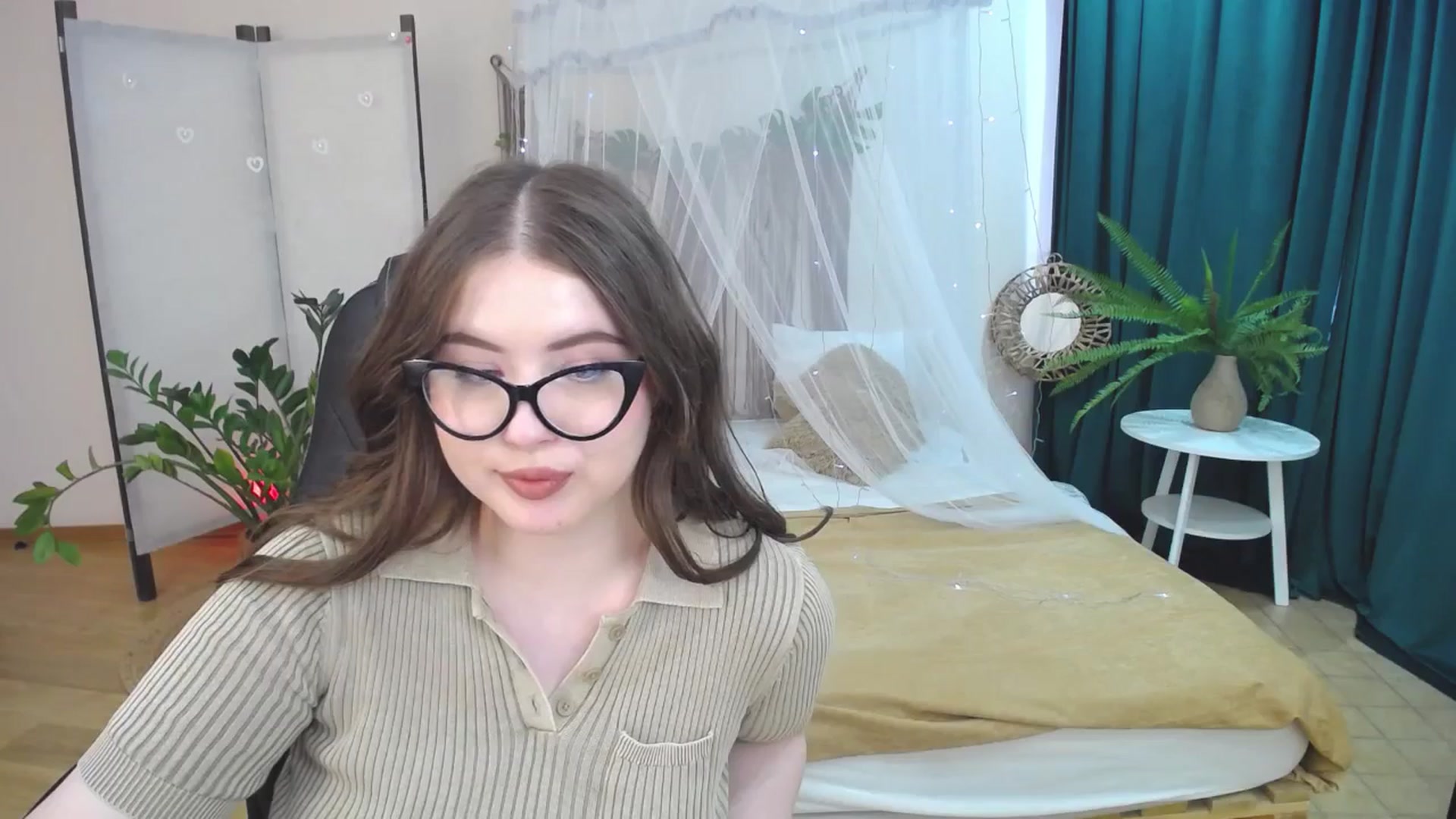 Gallery image thumbnail from AdmireMyEyes's myfreecams stream on, 04/26/2025, 09:17 image 5 of 20