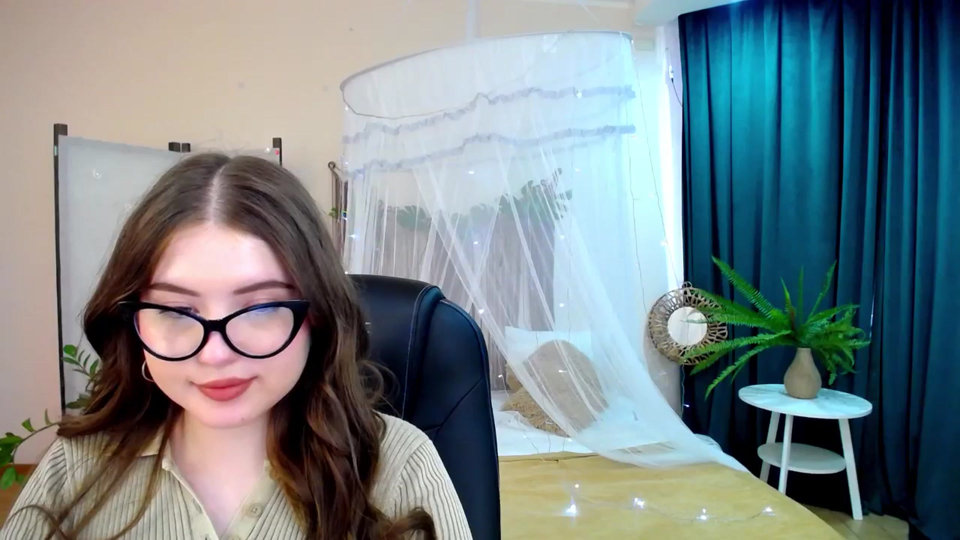 Gallery image thumbnail from AdmireMyEyes's myfreecams stream on, 04/26/2025, 09:17 image 20 of 20