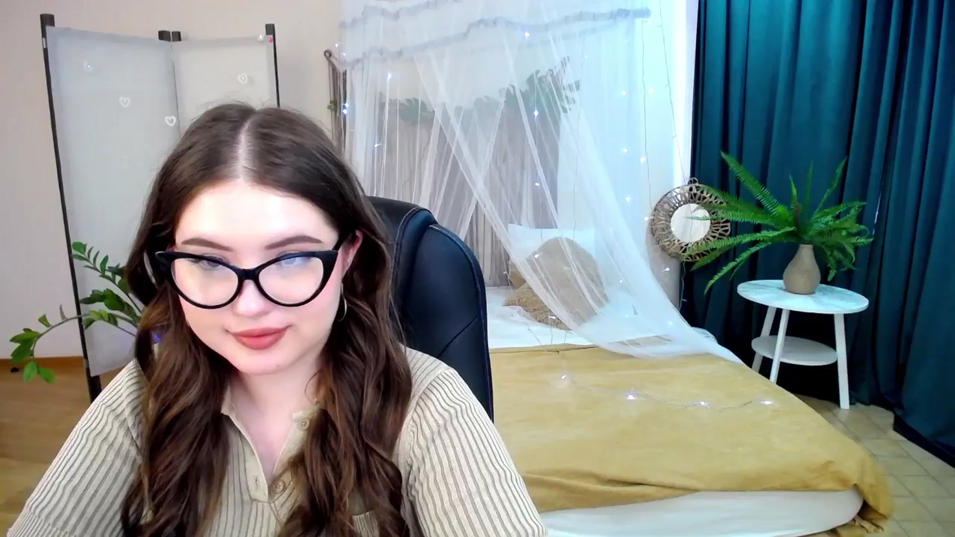 Gallery image thumbnail from AdmireMyEyes's myfreecams stream on, 04/26/2025, 09:17 image 6 of 20