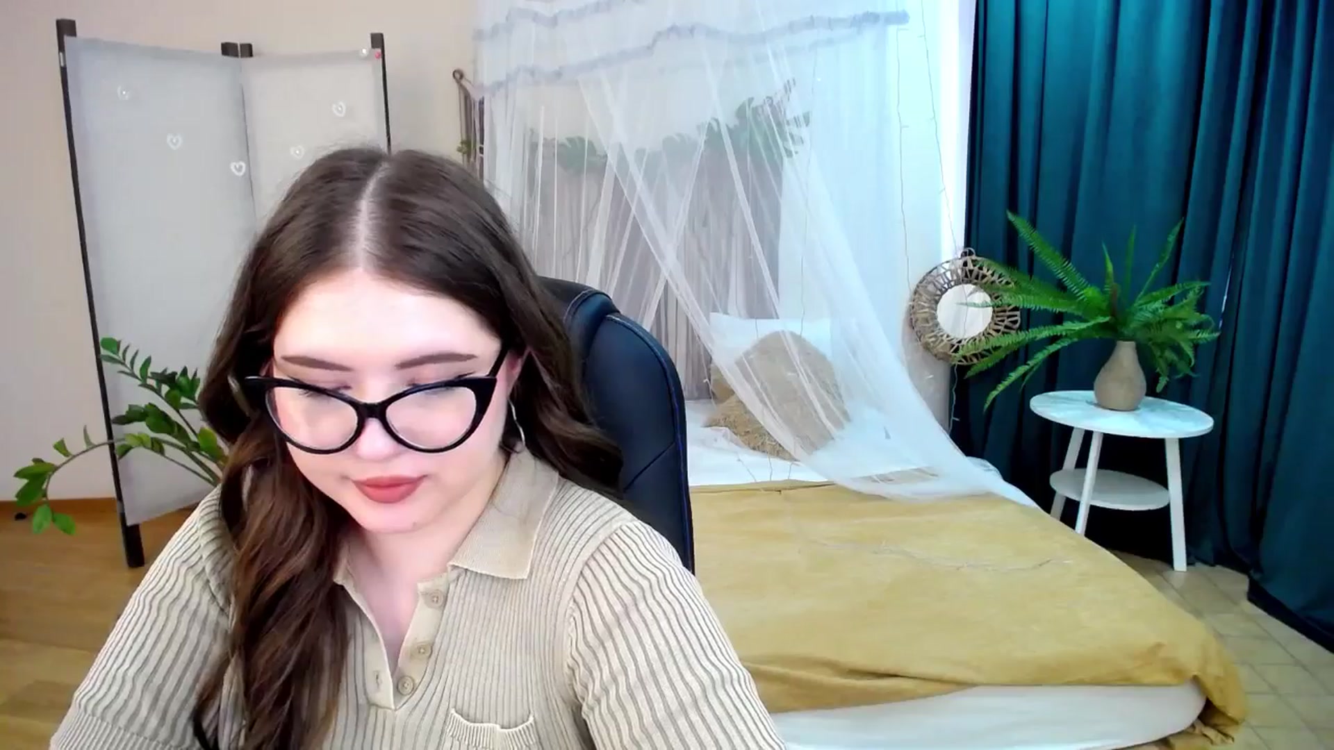 Gallery image thumbnail from AdmireMyEyes's myfreecams stream on, 04/26/2025, 09:17 image 9 of 20