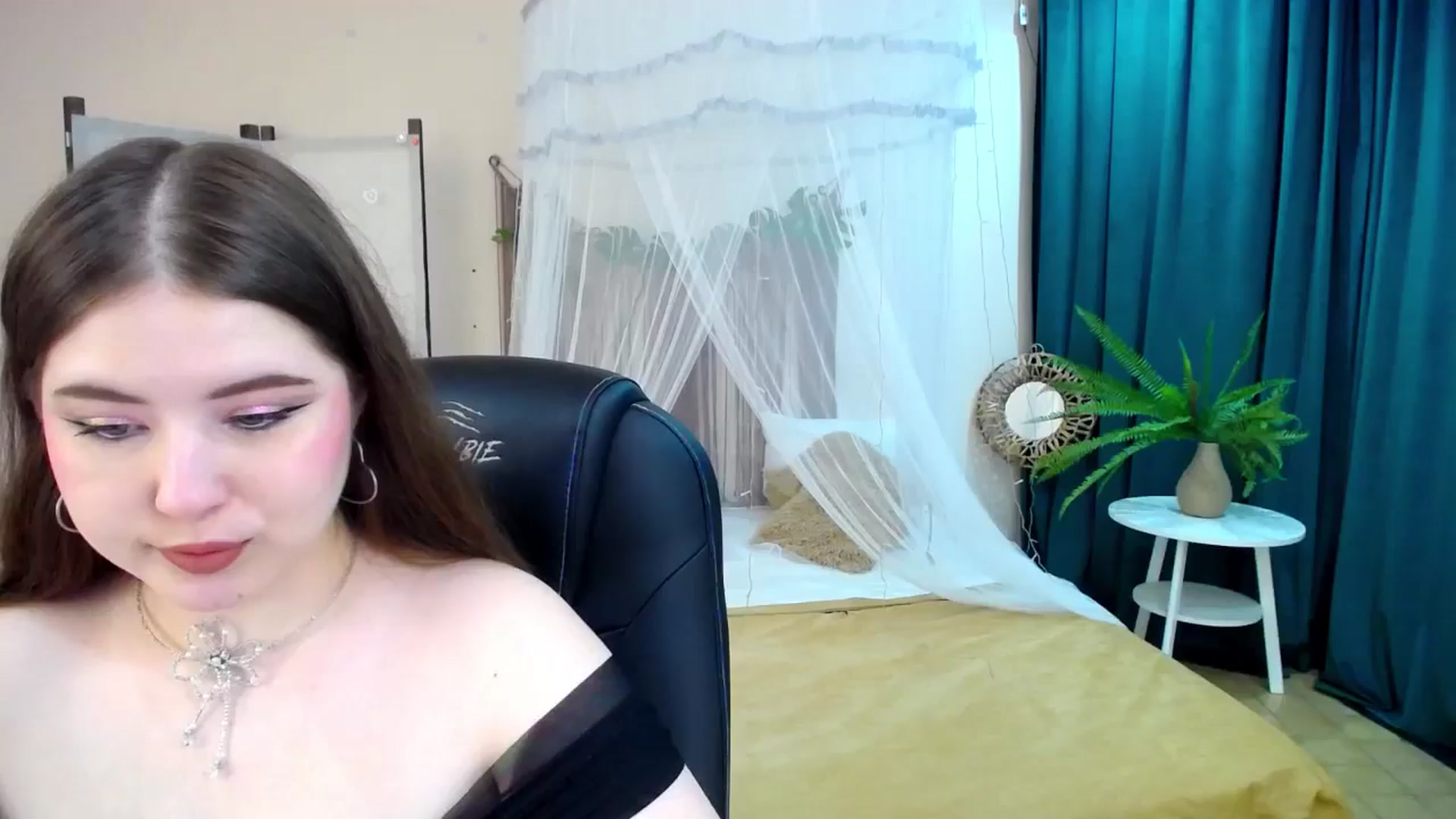 Gallery image thumbnail from AdmireMyEyes's myfreecams stream on, 04/27/2025, 19:03 image 8 of 20