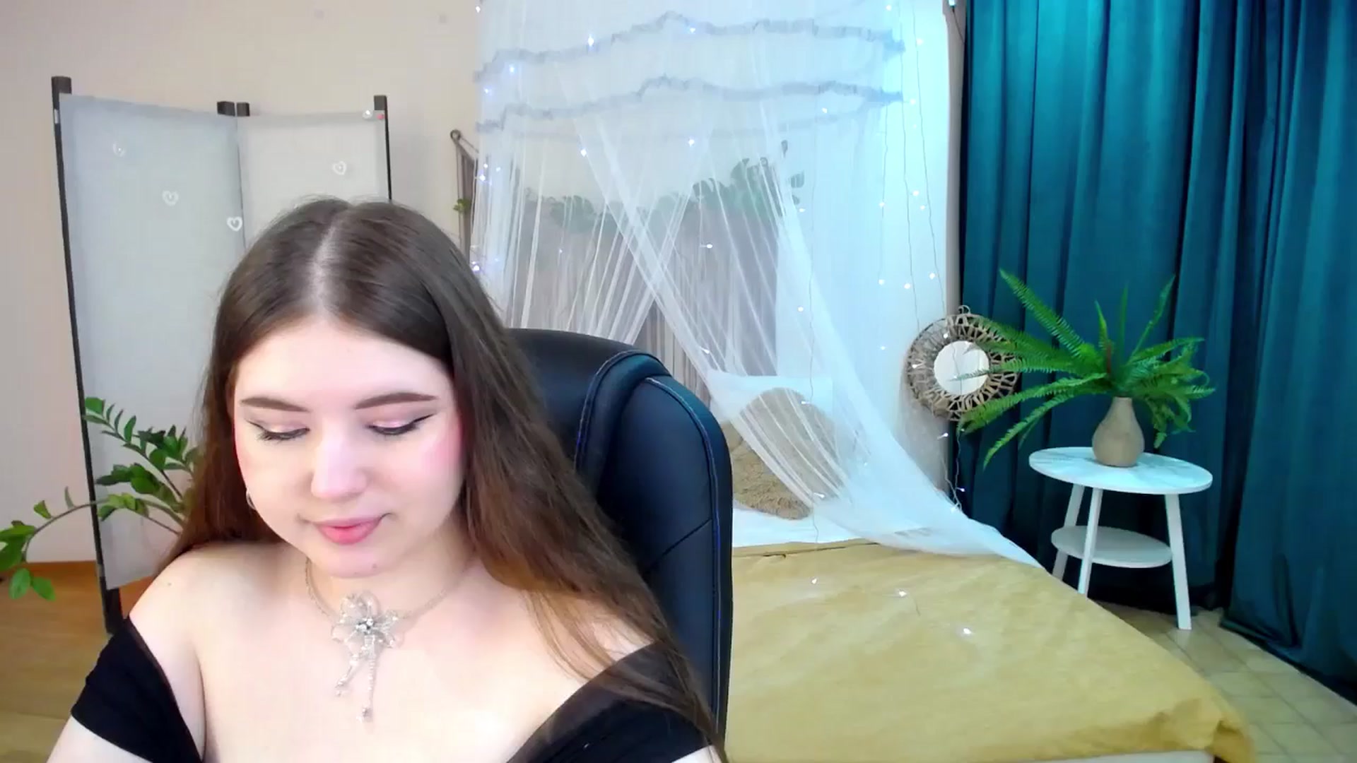 Gallery image thumbnail from AdmireMyEyes's myfreecams stream on, 04/27/2025, 19:03 image 3 of 20