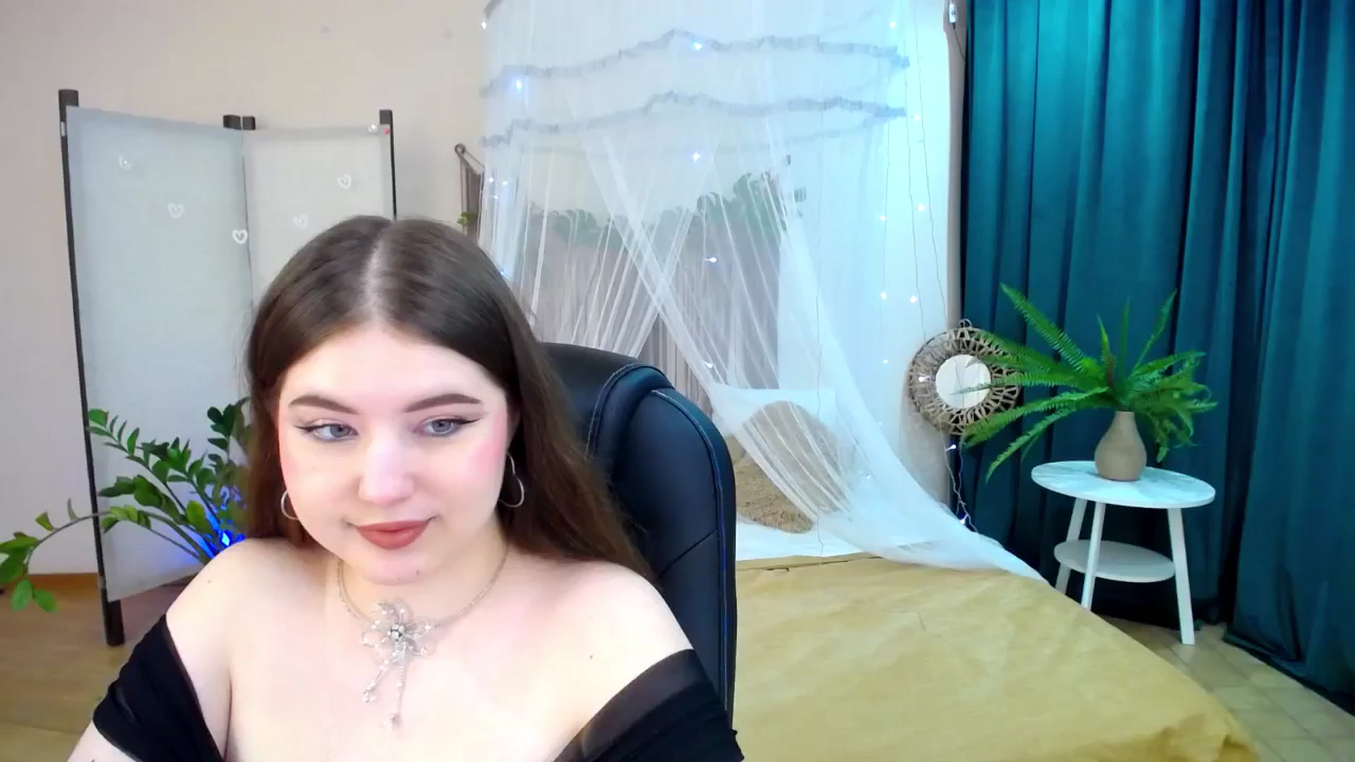 Gallery image thumbnail from AdmireMyEyes's myfreecams stream on, 04/27/2025, 19:03 image 11 of 20