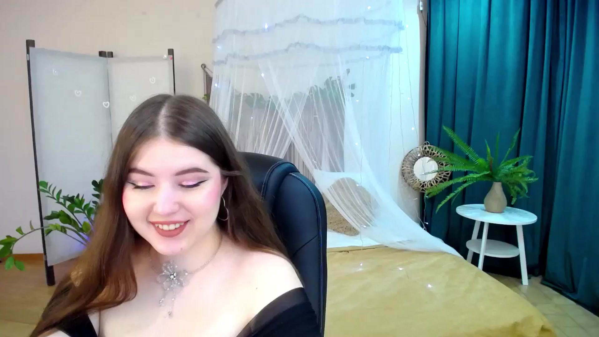 Gallery image thumbnail from AdmireMyEyes's myfreecams stream on, 04/27/2025, 19:03 image 9 of 20