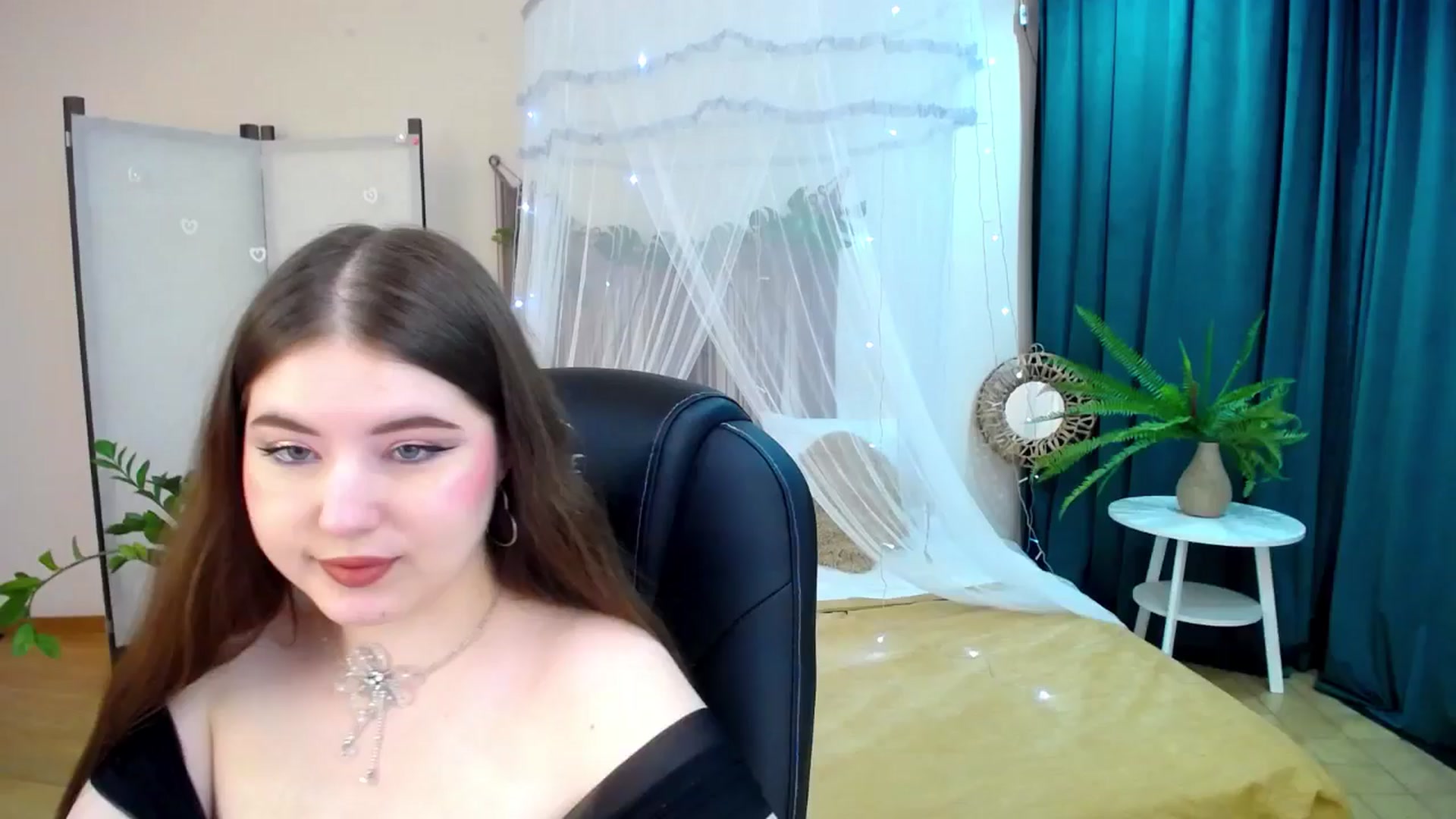 Gallery image thumbnail from AdmireMyEyes's myfreecams stream on, 04/27/2025, 19:03 image 14 of 20
