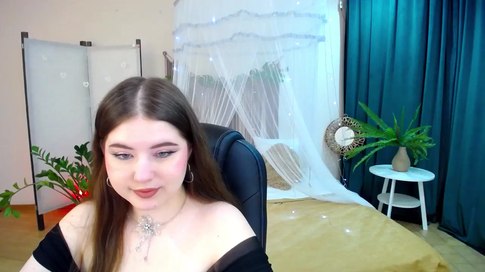 Gallery image thumbnail from AdmireMyEyes's myfreecams stream on, 04/27/2025, 19:03 image 7 of 20