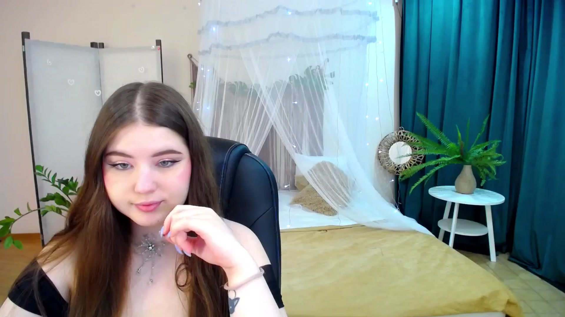 Gallery image thumbnail from AdmireMyEyes's myfreecams stream on, 04/27/2025, 19:03 image 4 of 20