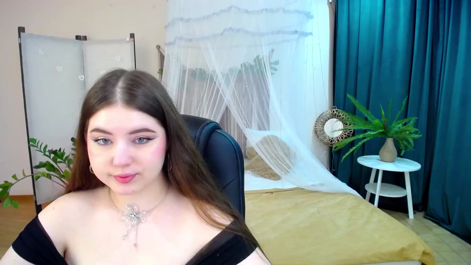 Gallery image thumbnail from AdmireMyEyes's myfreecams stream on, 04/27/2025, 19:03 image 2 of 20