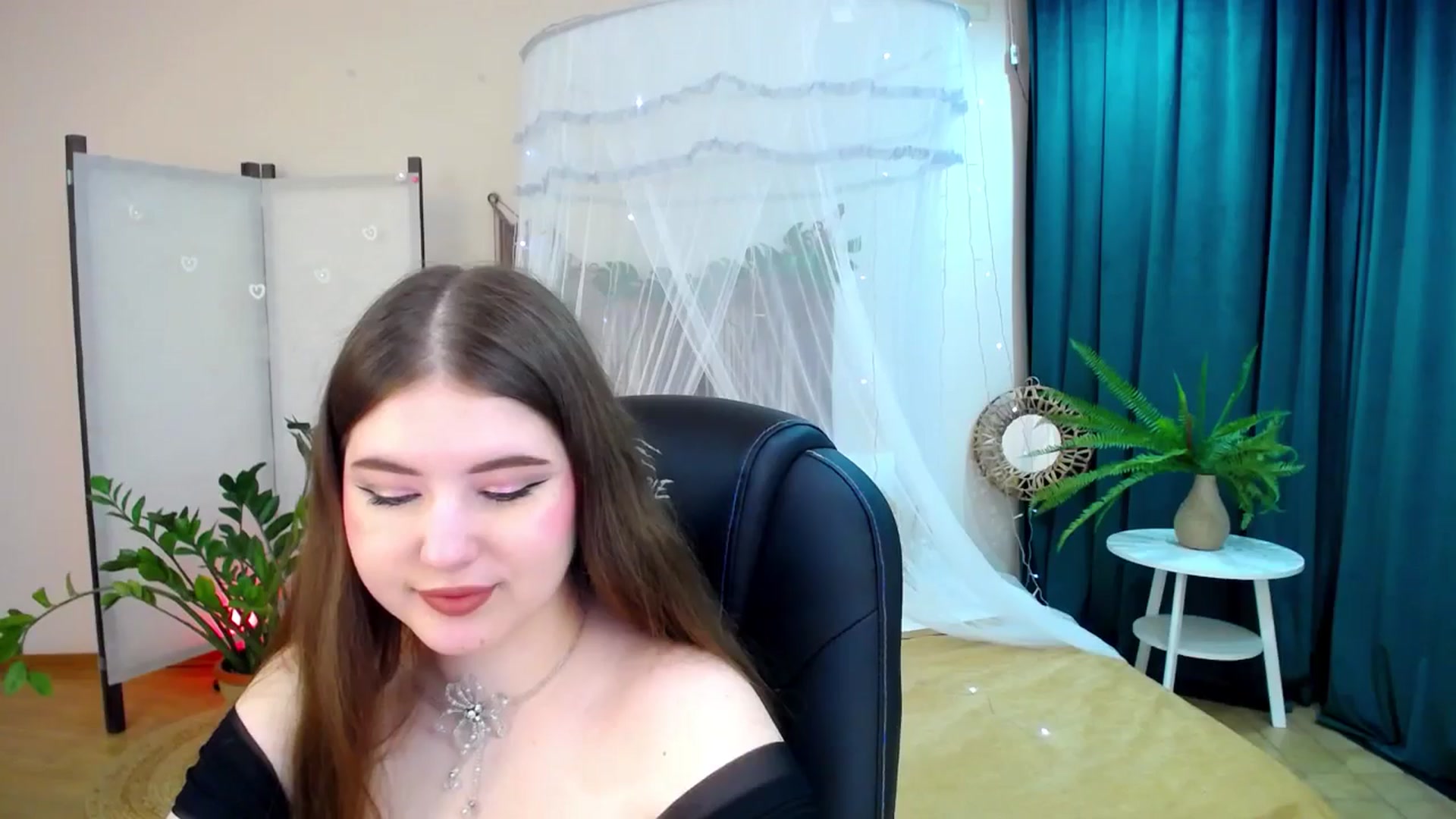 Gallery image thumbnail from AdmireMyEyes's myfreecams stream on, 04/27/2025, 19:32 image 14 of 20