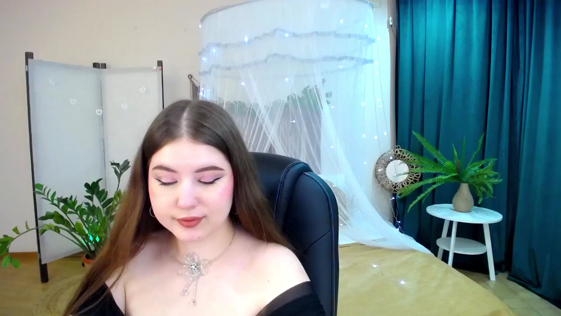 Gallery image thumbnail from AdmireMyEyes's myfreecams stream on, 04/27/2025, 19:32 image 10 of 20
