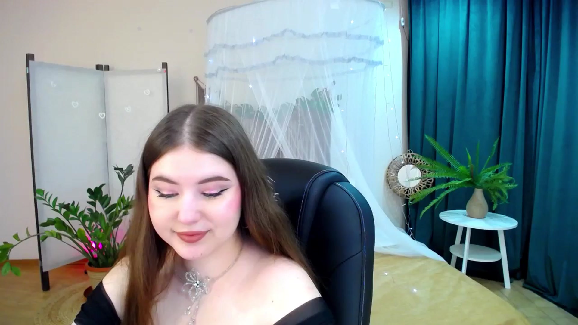 Gallery image thumbnail from AdmireMyEyes's myfreecams stream on, 04/27/2025, 19:32 image 13 of 20
