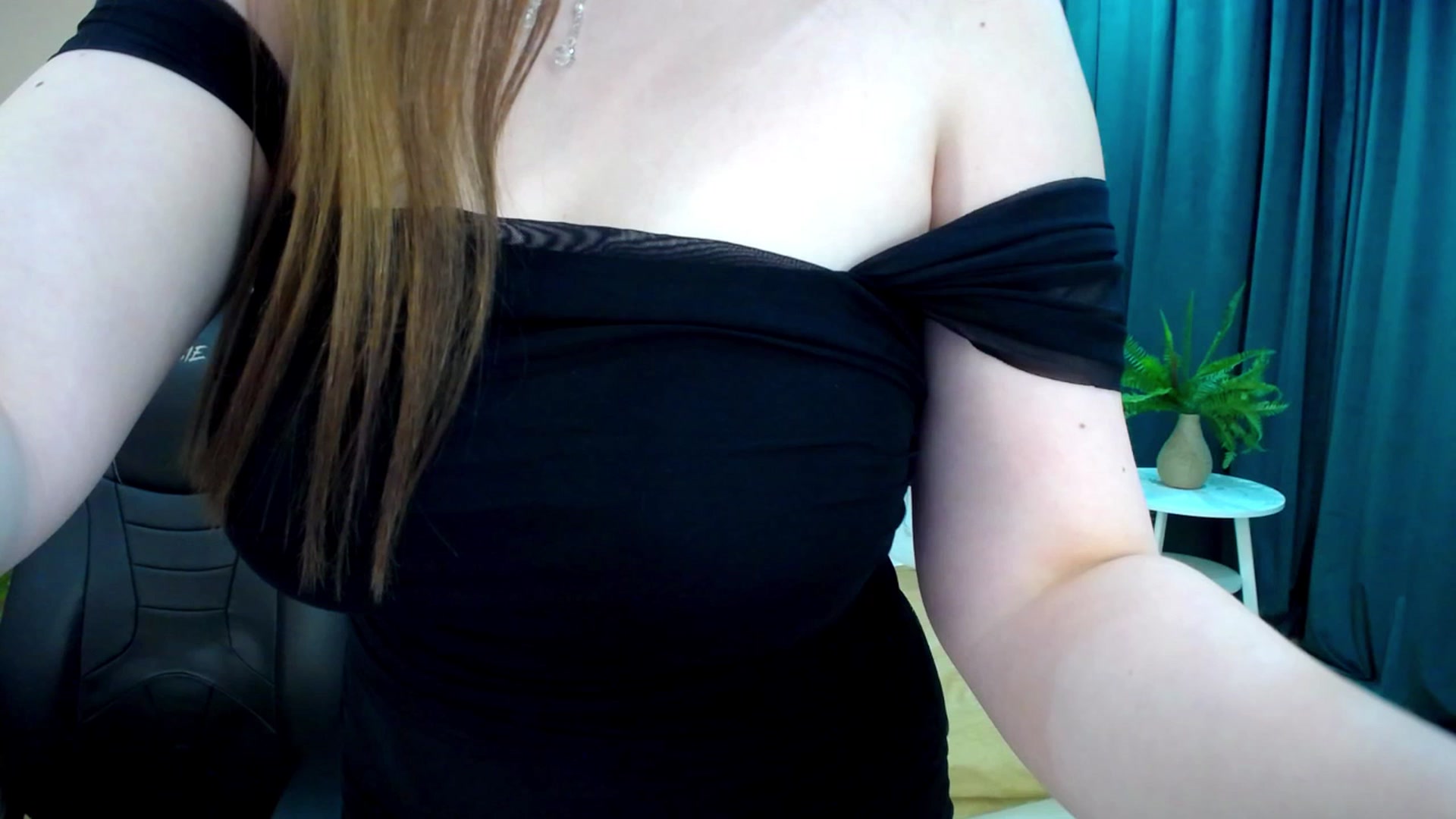 Gallery image thumbnail from AdmireMyEyes's myfreecams stream on, 04/27/2025, 23:44 image 15 of 20