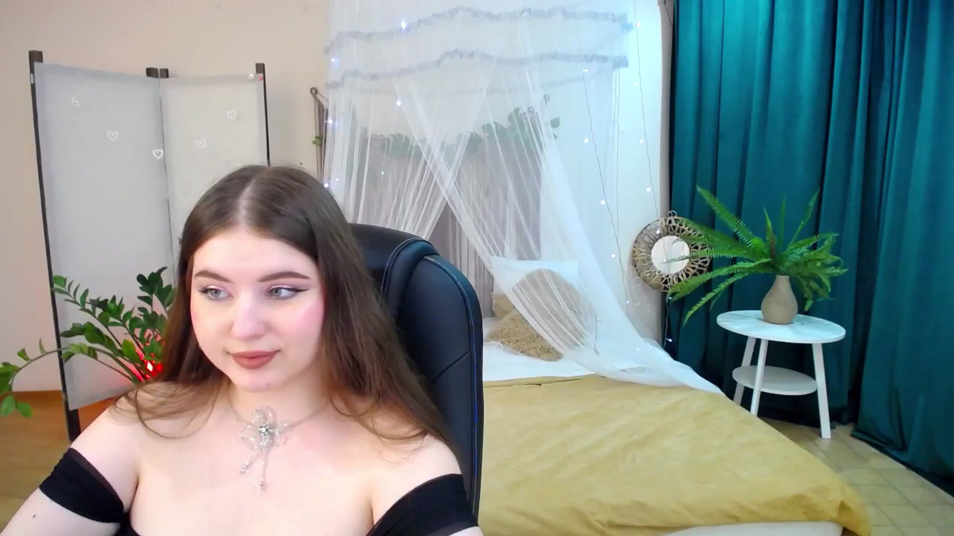 Gallery image thumbnail from AdmireMyEyes's myfreecams stream on, 04/28/2025, 01:03 image 4 of 20