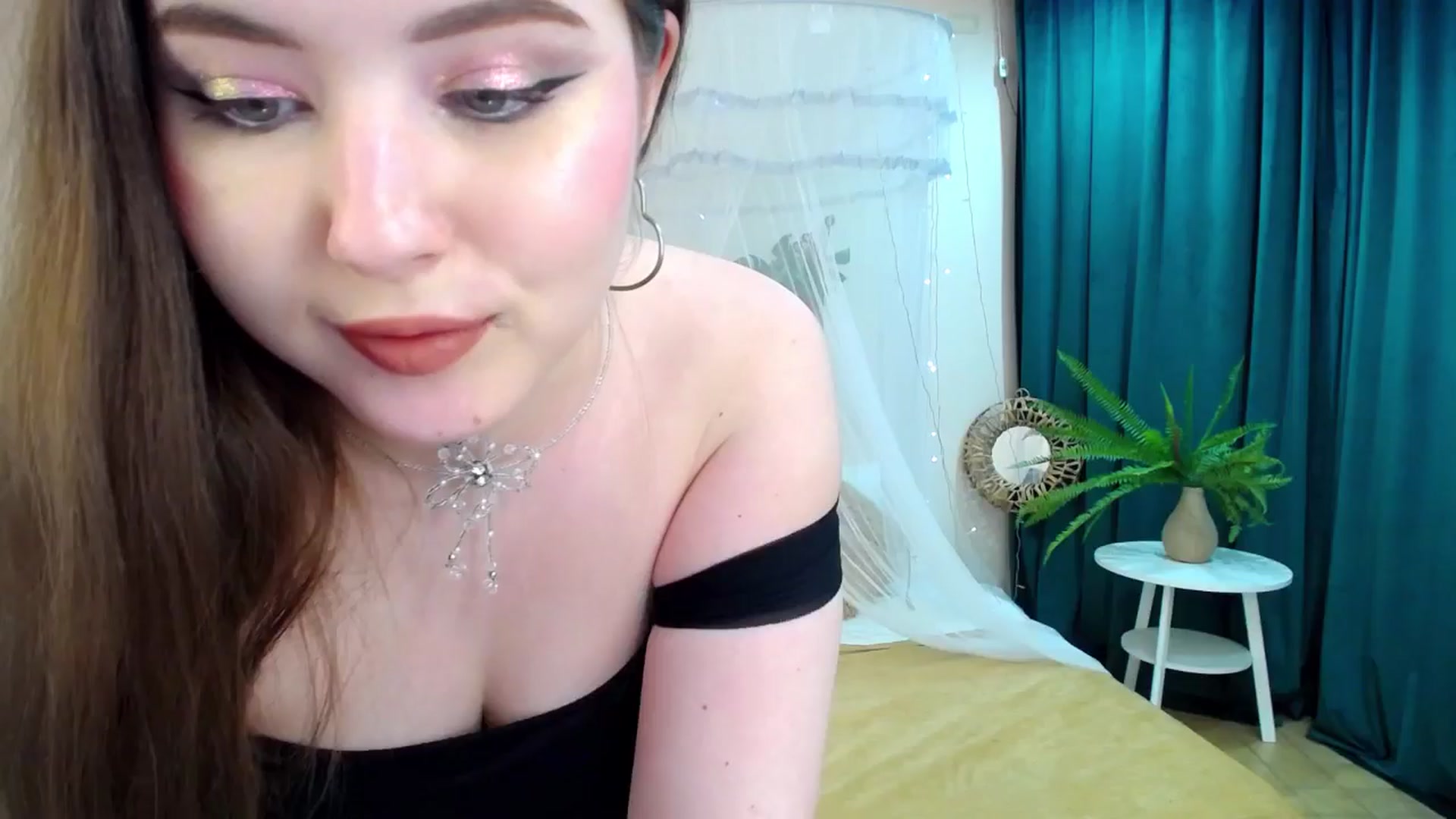Gallery image thumbnail from AdmireMyEyes's myfreecams stream on, 04/28/2025, 01:03 image 1 of 20