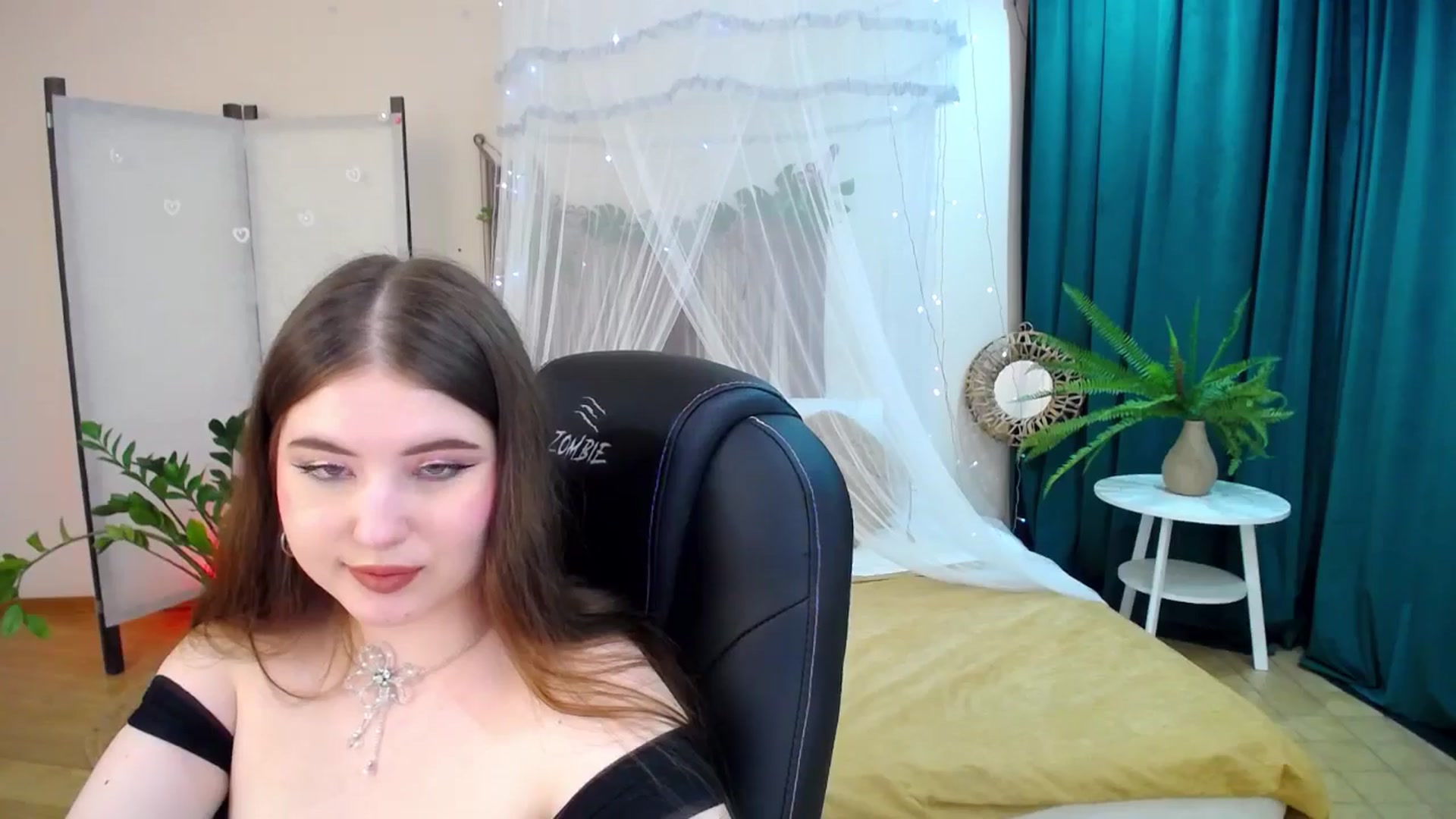 Gallery image thumbnail from AdmireMyEyes's myfreecams stream on, 04/28/2025, 01:03 image 9 of 20