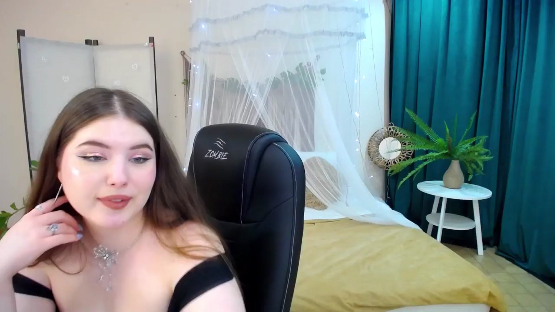Gallery image thumbnail from AdmireMyEyes's myfreecams stream on, 04/28/2025, 01:03 image 11 of 20