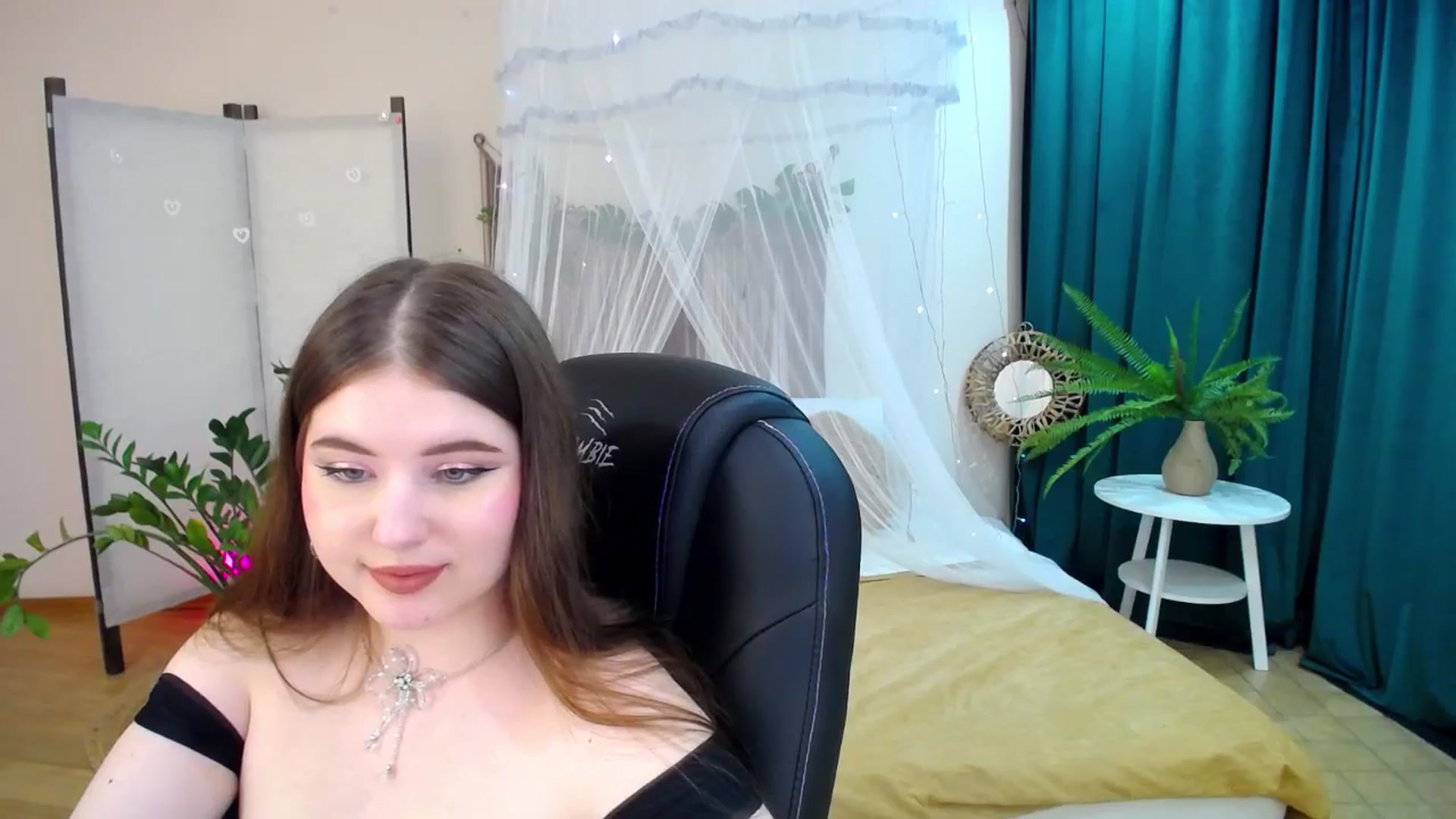 Gallery image thumbnail from AdmireMyEyes's myfreecams stream on, 04/28/2025, 01:03 image 8 of 20