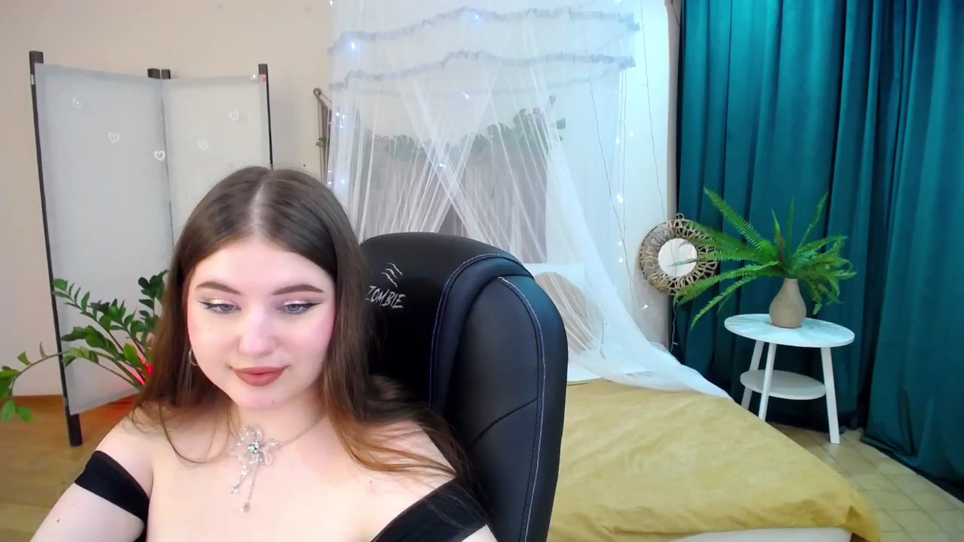 Gallery image thumbnail from AdmireMyEyes's myfreecams stream on, 04/28/2025, 01:03 image 7 of 20