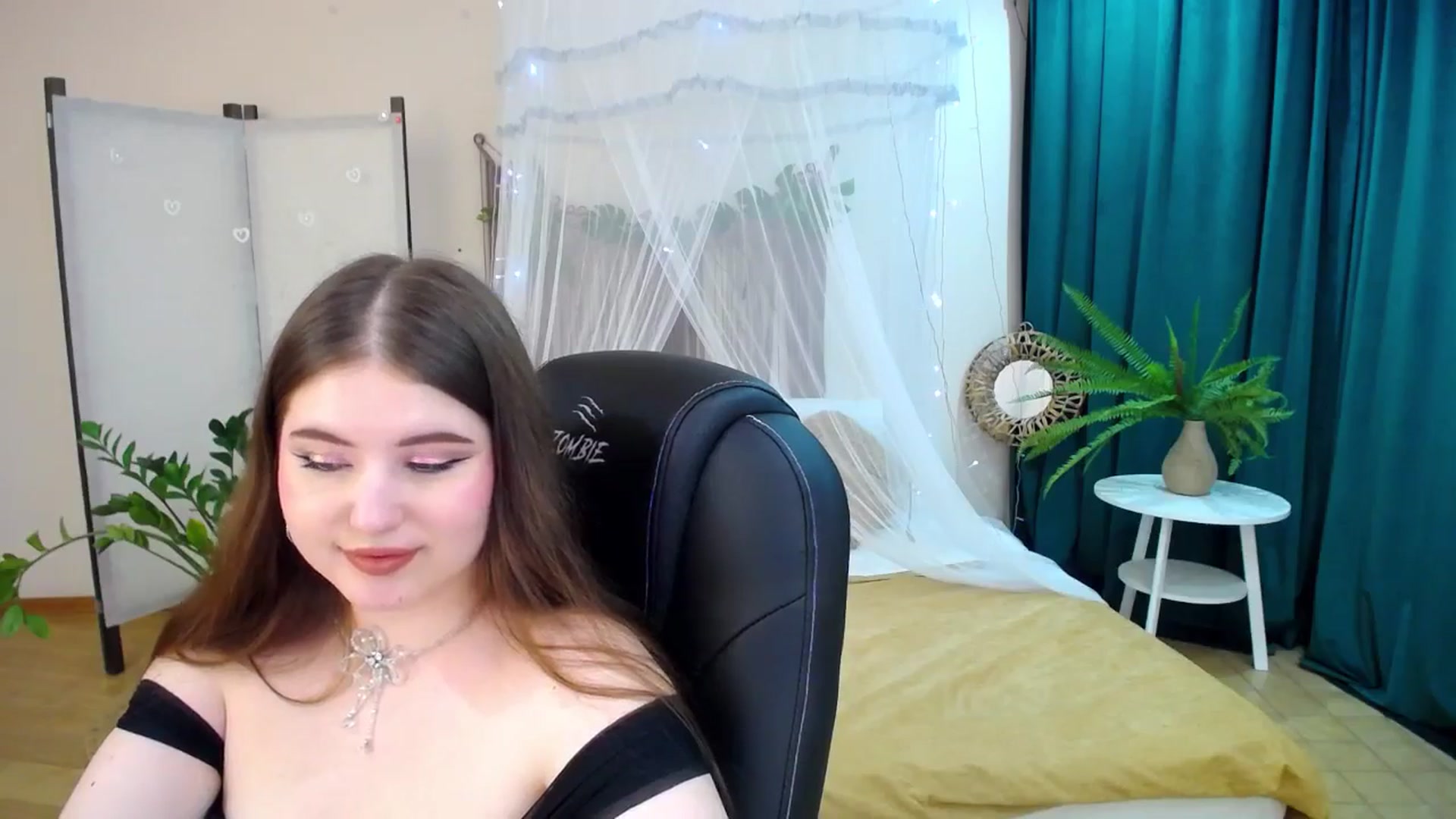 Gallery image thumbnail from AdmireMyEyes's myfreecams stream on, 04/28/2025, 01:03 image 10 of 20