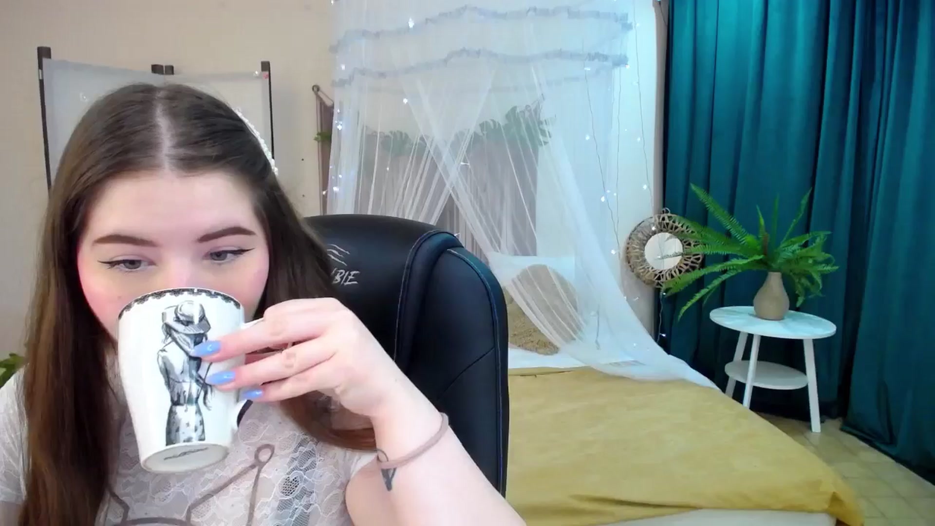 Gallery image thumbnail from AdmireMyEyes's myfreecams stream on, 04/28/2025, 18:48 image 17 of 20