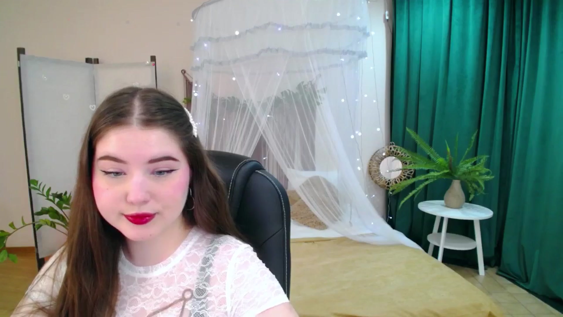 Gallery image thumbnail from AdmireMyEyes's myfreecams stream on, 04/28/2025, 19:46 image 2 of 20