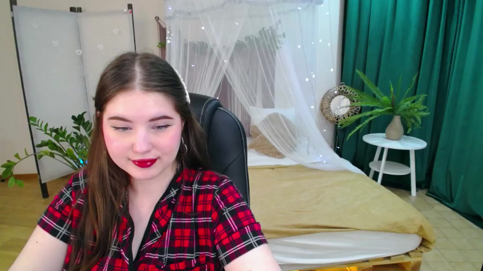 Gallery image thumbnail from AdmireMyEyes's myfreecams stream on, 04/28/2025, 23:48 image 2 of 20