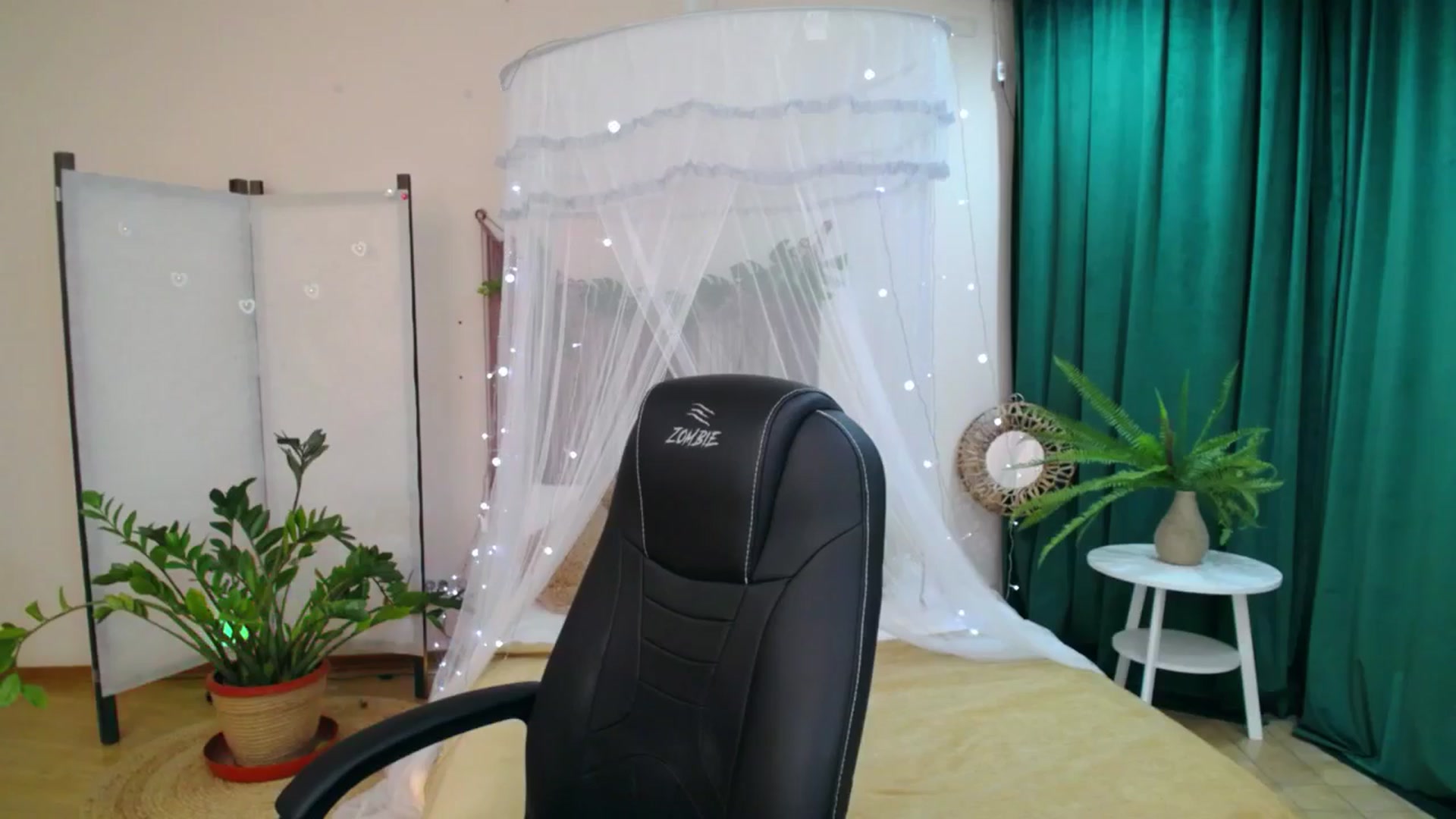 Gallery image thumbnail from AdmireMyEyes's myfreecams stream on, 04/28/2025, 23:48 image 7 of 20