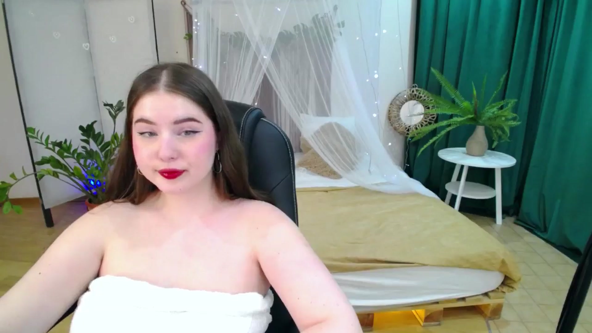 Gallery image thumbnail from AdmireMyEyes's myfreecams stream on, 04/28/2025, 23:48 image 20 of 20