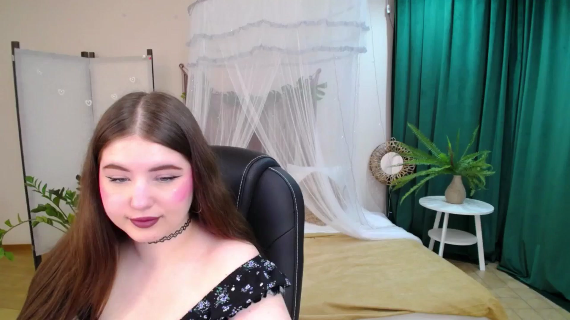 Gallery image thumbnail from AdmireMyEyes's myfreecams stream on, 04/29/2025, 21:47 image 2 of 20