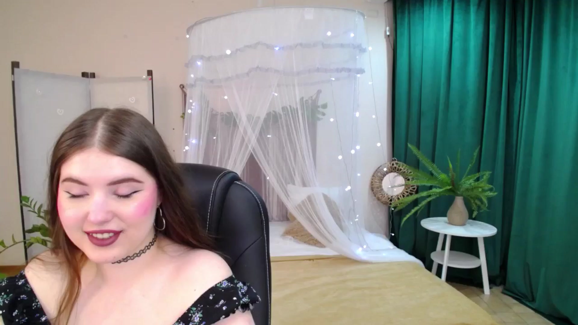 Gallery image thumbnail from AdmireMyEyes's myfreecams stream on, 04/29/2025, 21:47 image 6 of 20